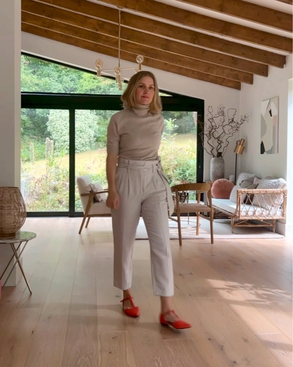 Paperbag waist trousers, rollneck jumper with red shoes  #autumnvibes #autumnfashion #autumnoutfit