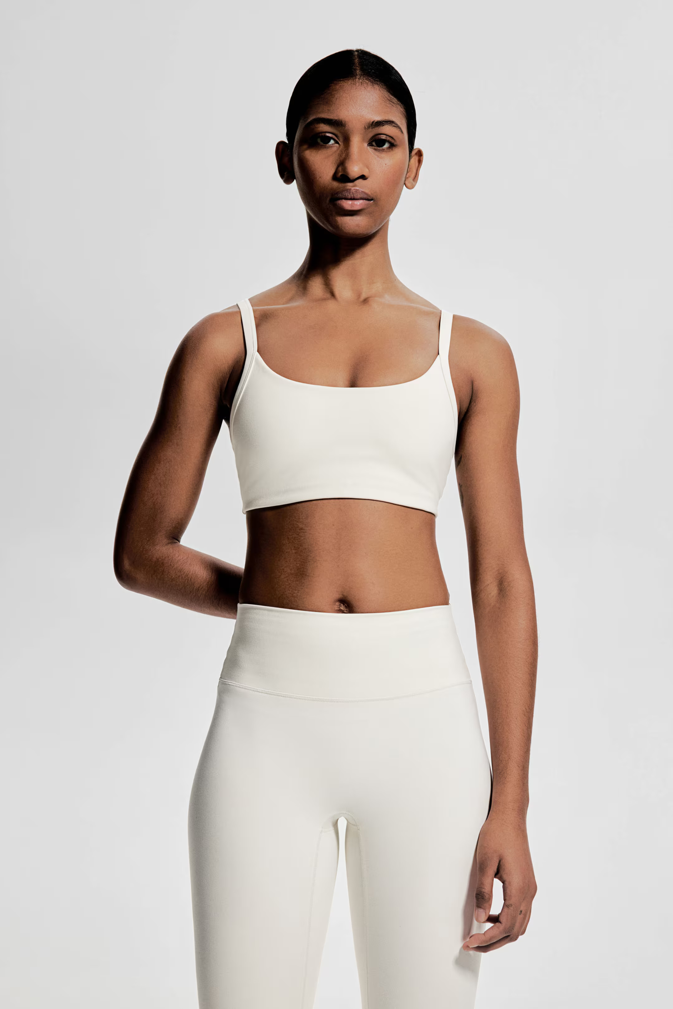 Medium Support Sports bra with SoftMove™ | H&M (UK, MY, IN, SG, PH, TW, HK)