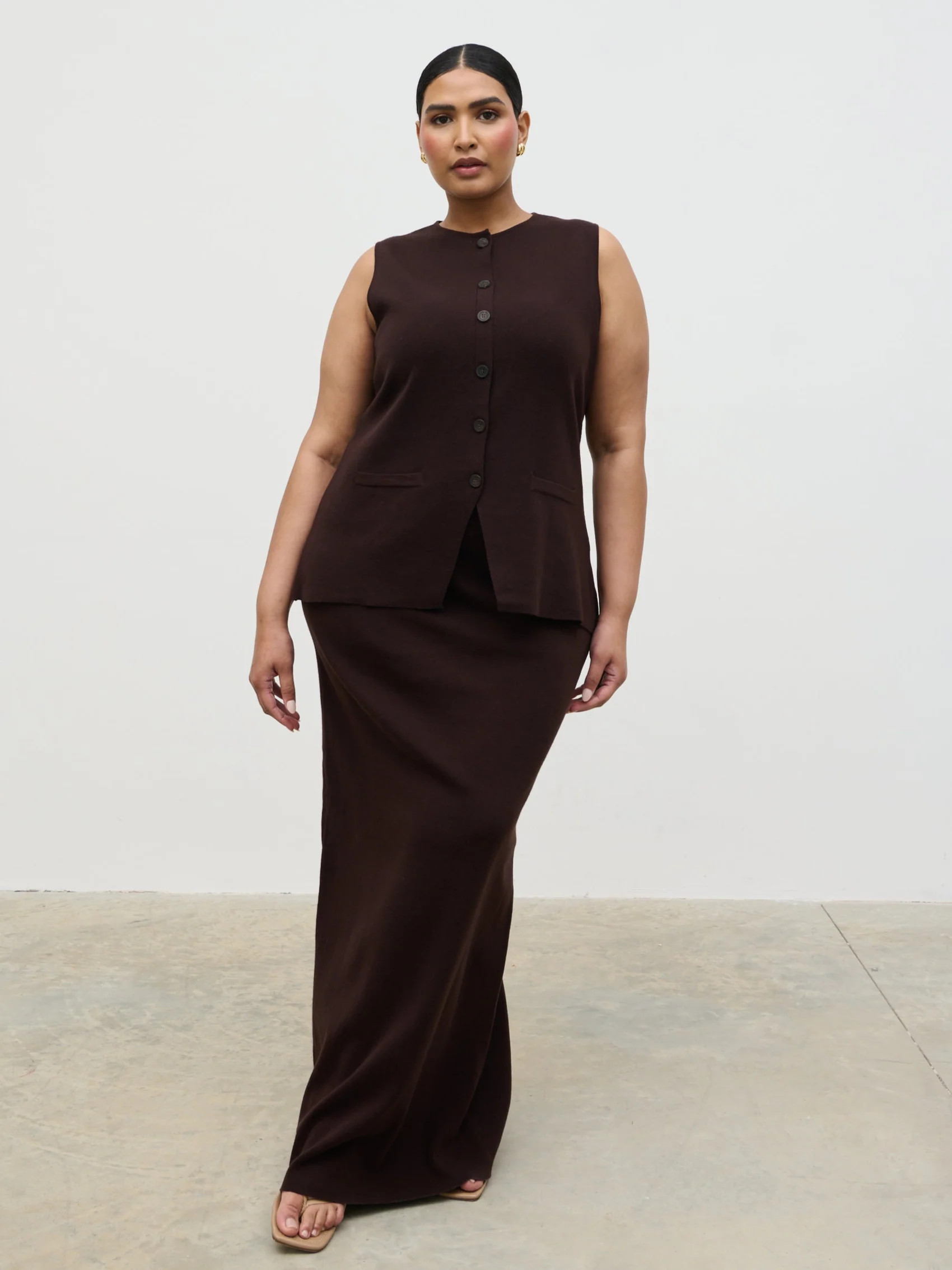Alba Knit Maxi Skirt Curve - Chocolate | Pretty Lavish (UK)