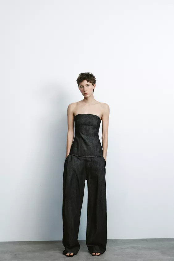 Straight-neck bandeau top with off-the-shoulder design. Back zip closure. | Zara US
