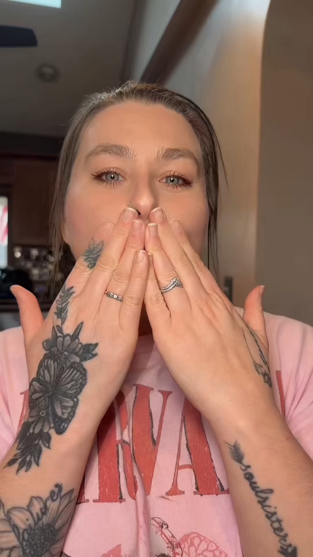 Using the BASMA Ultra-Hydrating Liquid Lipstick 💋✨

A 3-in-1 lip product that combines a hydrating balm, pigmented lipstick, and high-shine gloss for soft, glossy lips. Perfect for an easy everyday lip routine.

#LTKselfcare #LTKgrwm #LTKBeauty