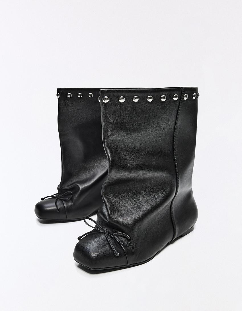 Wide-fit studded leather flat ankle boots | Bershka UK
