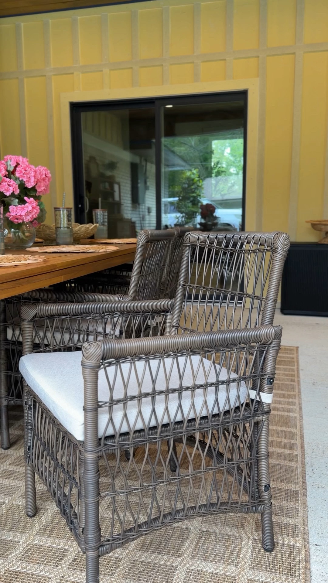 I can’t get over these outdoor chairs from @Wayfair 

#LTKSeasonal #LTKHome