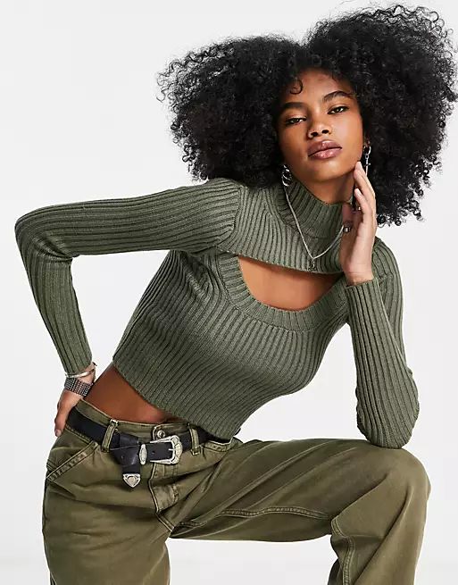 Bershka – Rollkragenpullover in Khaki mit Zierausschnitt | ASOS (Global)