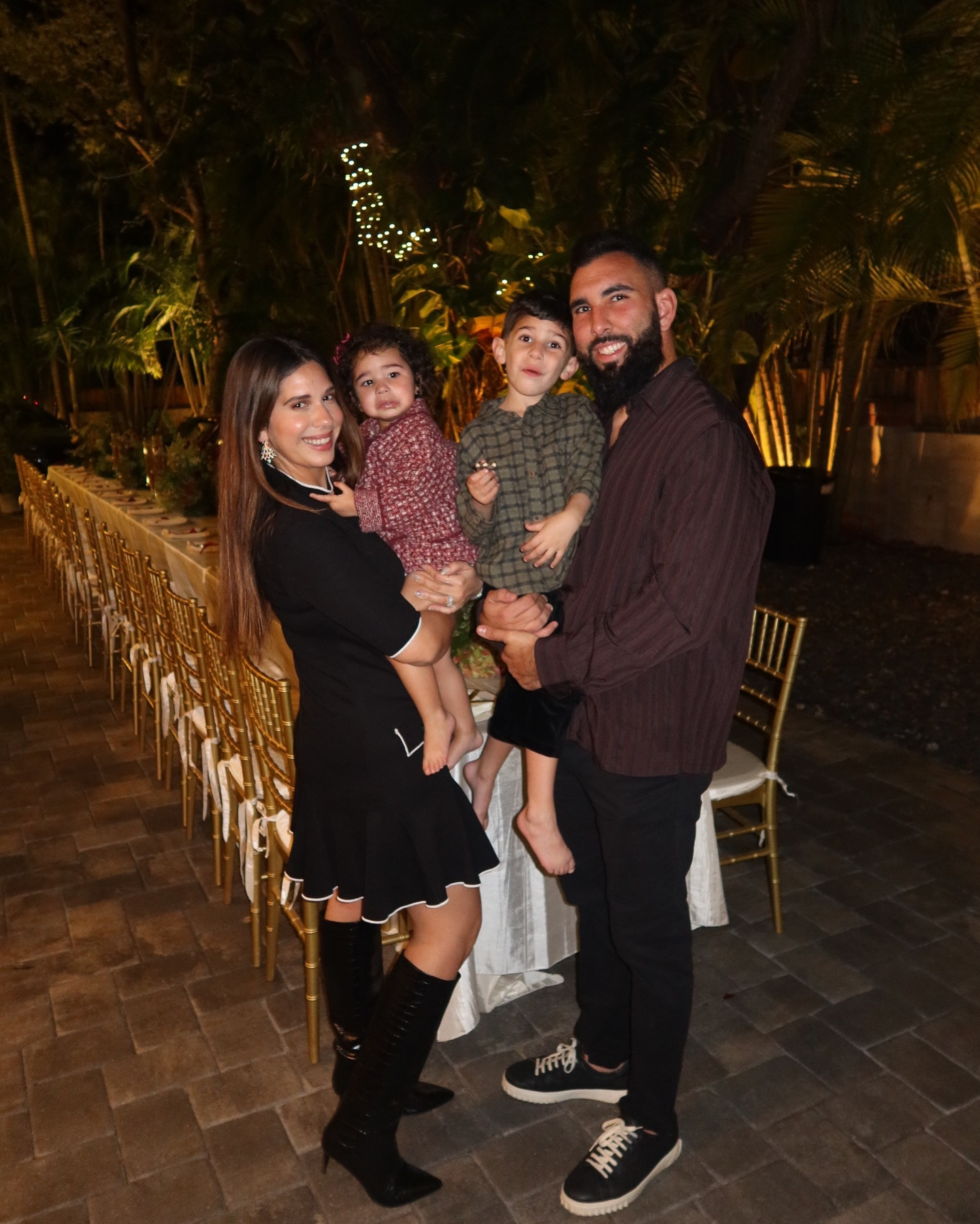 Christmas Eve at home 🎄♥️
Delicious food, a full house, and learning to choose peace and presence over perfection.

Grateful for the help with the table florals — it truly lightened my load @purepetal.co