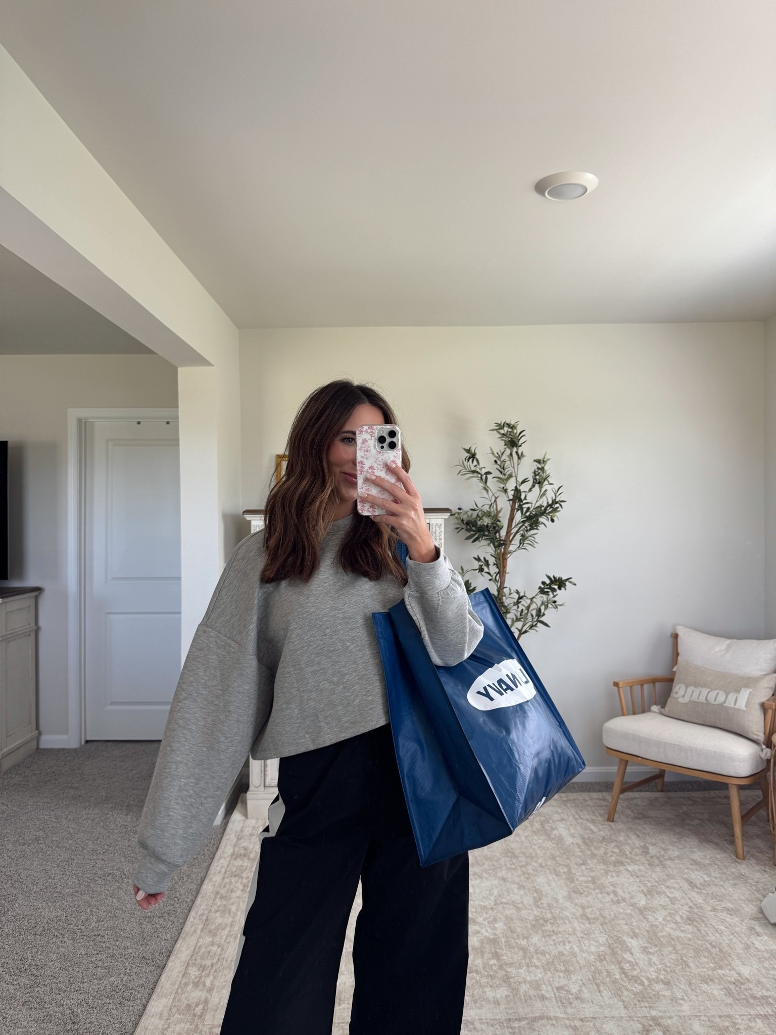 OOTD yesterday 🤍
wearing size L in the sweater + size S tall in the pants 🙌🏼 the pants have that lightweight windbreaker material & I’d recommend sizing down one from your TTS

#LTKootd #LTKSeasonal #LTKActive