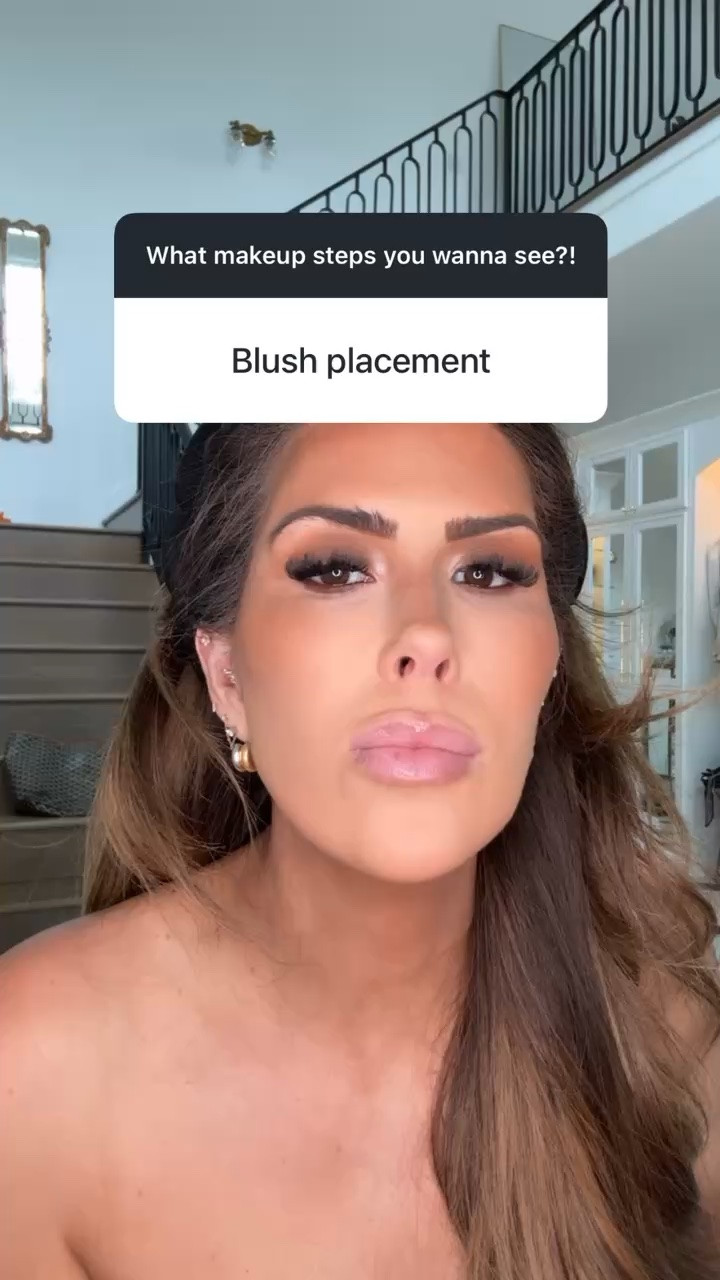 Huda palette in “strawberry latte”
Patrick ta in “she’s flushed”  
Rare beauty in “happy”

#LTKgrwm #LTKmomlife #LTKBeauty