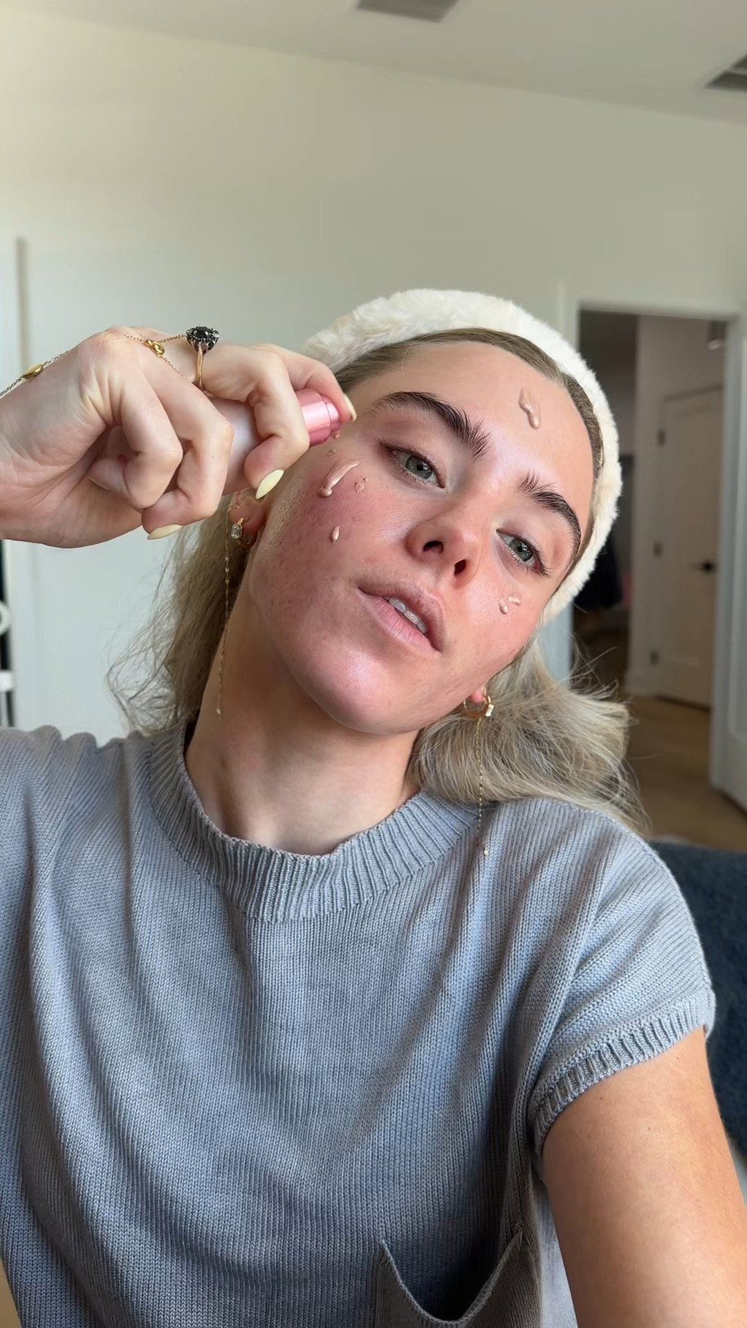 My @dibsbeauty code is SLOANE. this truly is a product like no other leave it to @DIBSBEAUTY to make the most stunning makeup products youve ever seen ✨ this is their new Love Beam Perfector!!! This product can be a primer, base product, highlighter, truly so versatile 💓

#dibsbeautystatusstick #dibsbeautytutorial #dibsbeauty #dibsbeautyreview #dibsbeautybronzer #dibslovebeam #dibsbeautylovebeam #newmakeupproduct #newmakeuprelease #lovebeamperfector #glowymakeup #liquidhighlighter #glowyprimer #luminousskin dibs beauty, dibs beauty love beam perfector, makeup primer, makeup highlight, liquid highlighter @dibsbeauty  @ulta

#LTKgrwm #LTKselfcare #LTKBeauty