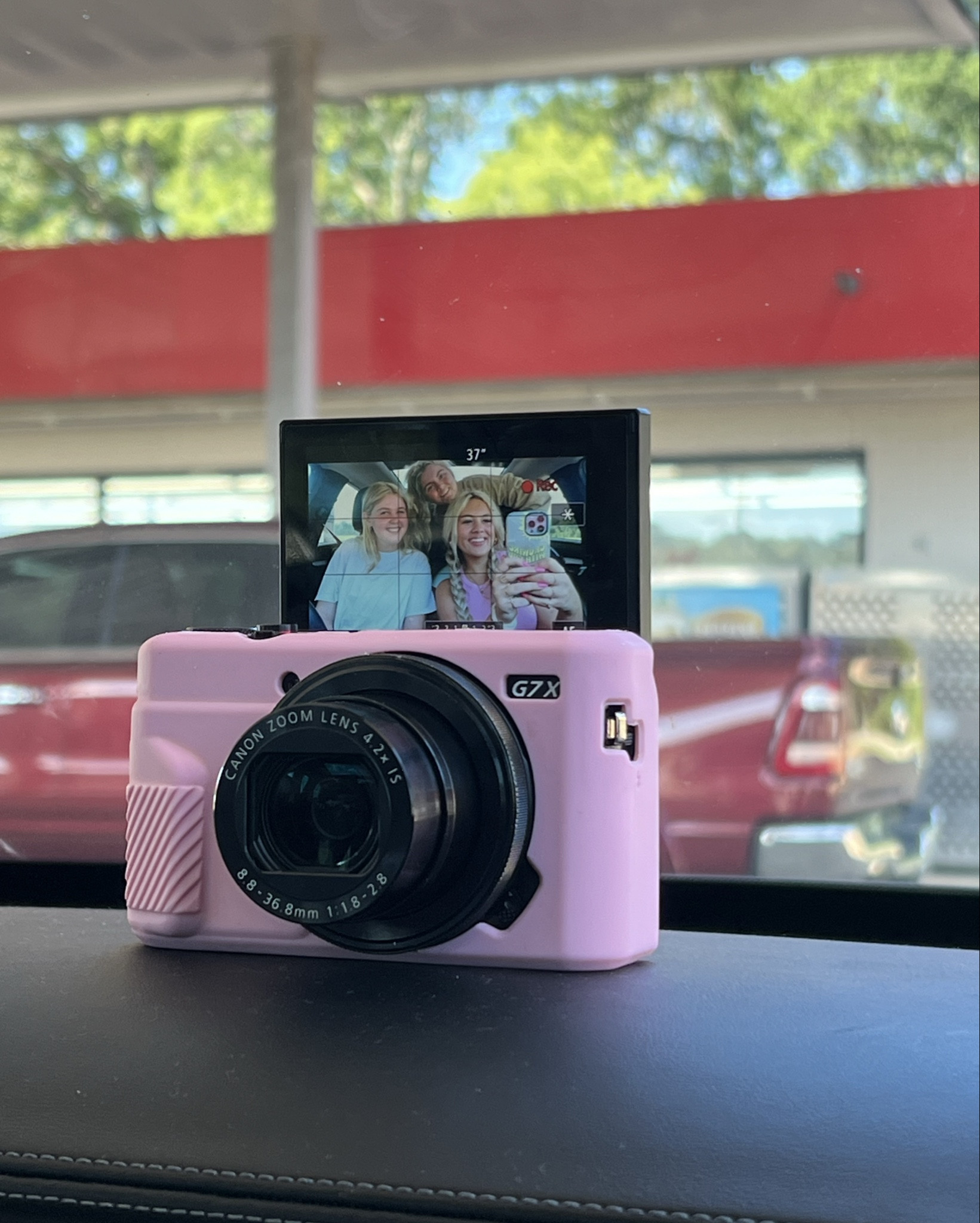 MY FAV CAMERA EVER!! 