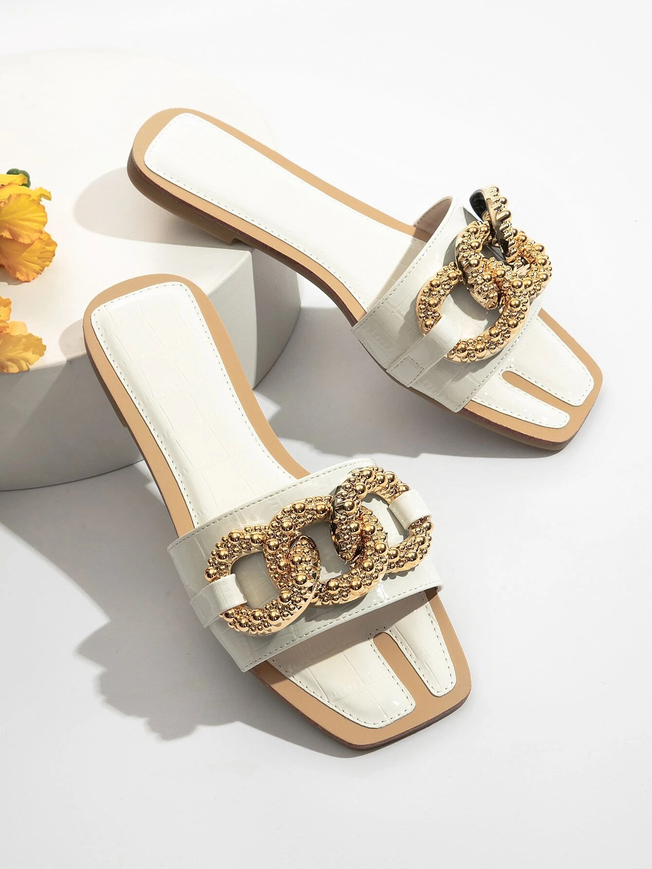 Women Metal Chain Decor Crocodile Embossed Slide Sandals, Fashionable Metallic Party Flat Sandals | SHEIN
