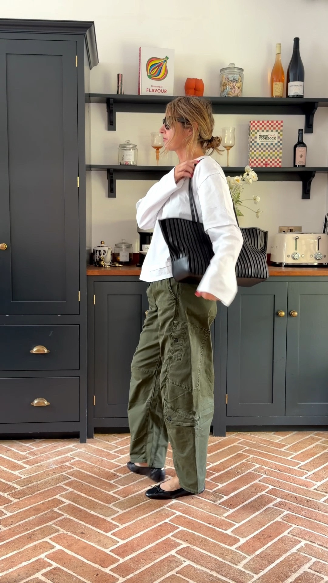 90s cargos + a double layered tee | Zara | cargos | spring outfit 

#LTKworkwear #LTKuk #LTKspring