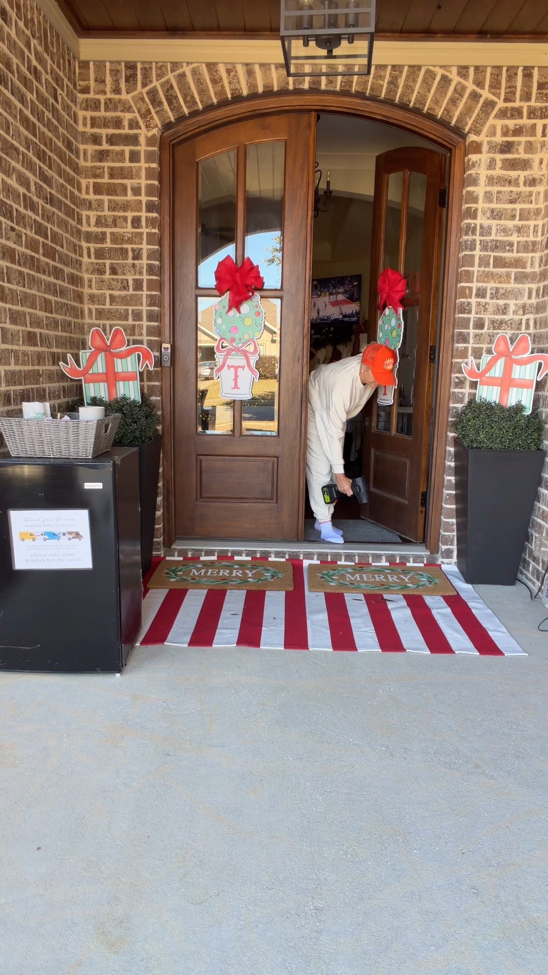 New mini leaf blower from Amazon! Wearing nuuds set- size small @nuuds 
Front porch decor linked too! 

#LTKdayinmylife #LTKHoliday #LTKootd
