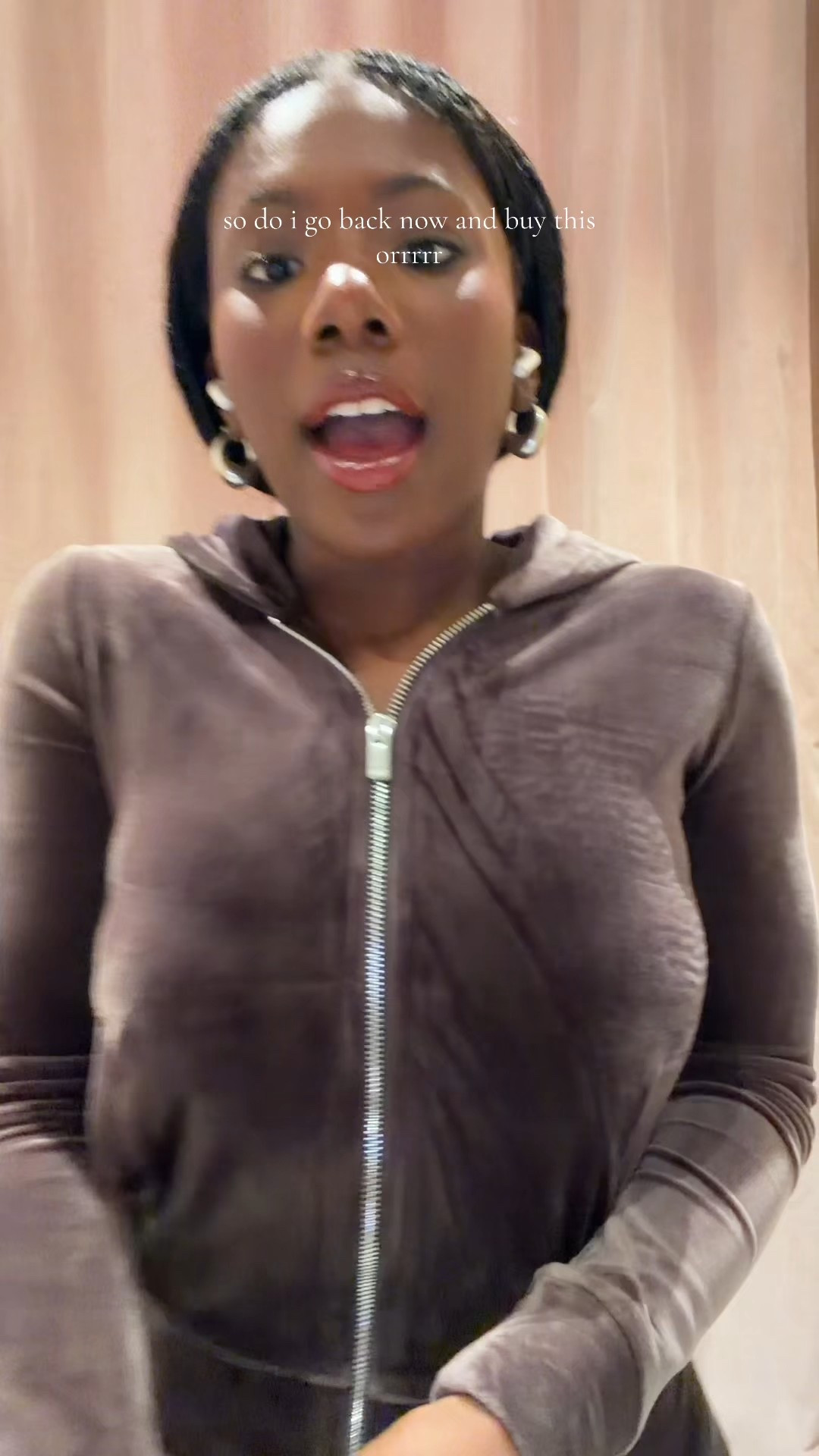 Velour set from Aritzia #MatchingSet #AritziaSet #CuteOutfitOutfits #LTKOutfits

#LTKGiftGuide