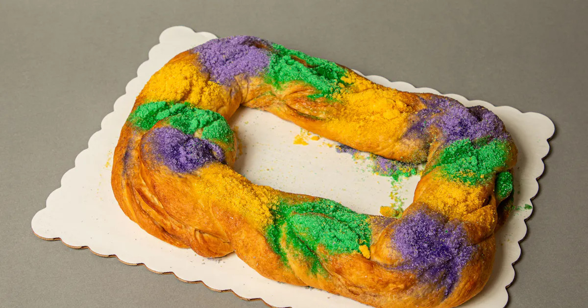 Sugar Only King Cake by Haydel's Bakery | Goldbelly | Goldbelly