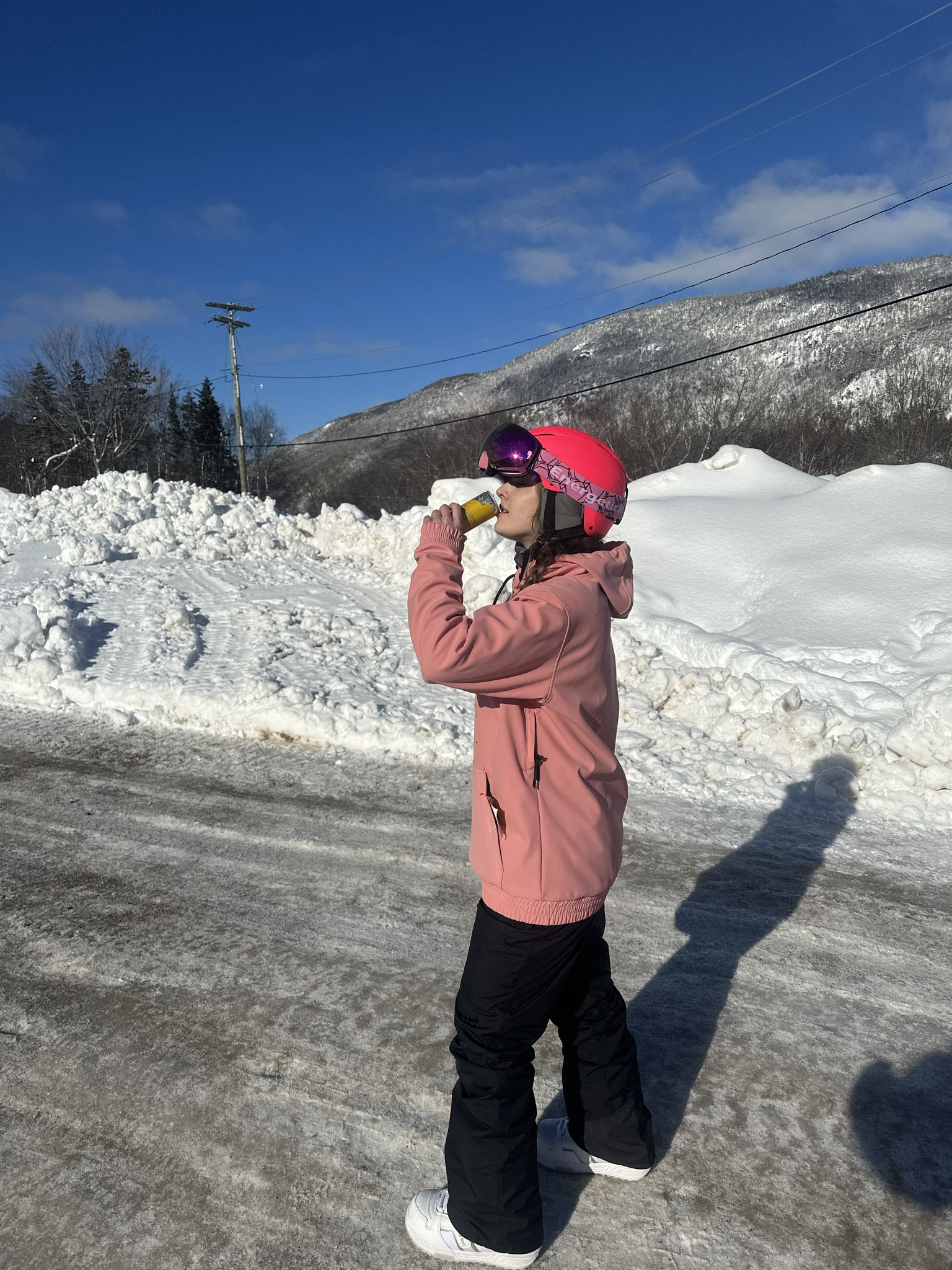 Snowboarding, snowboarding gear, snowboard, skiing, ski gear, ski outfit, snowboarding outfit, winter sports, snowsuit, snowboarding helmet, snowboarding goggles, dope snow, winter outfits, winter clothes, snow clothes, boarding