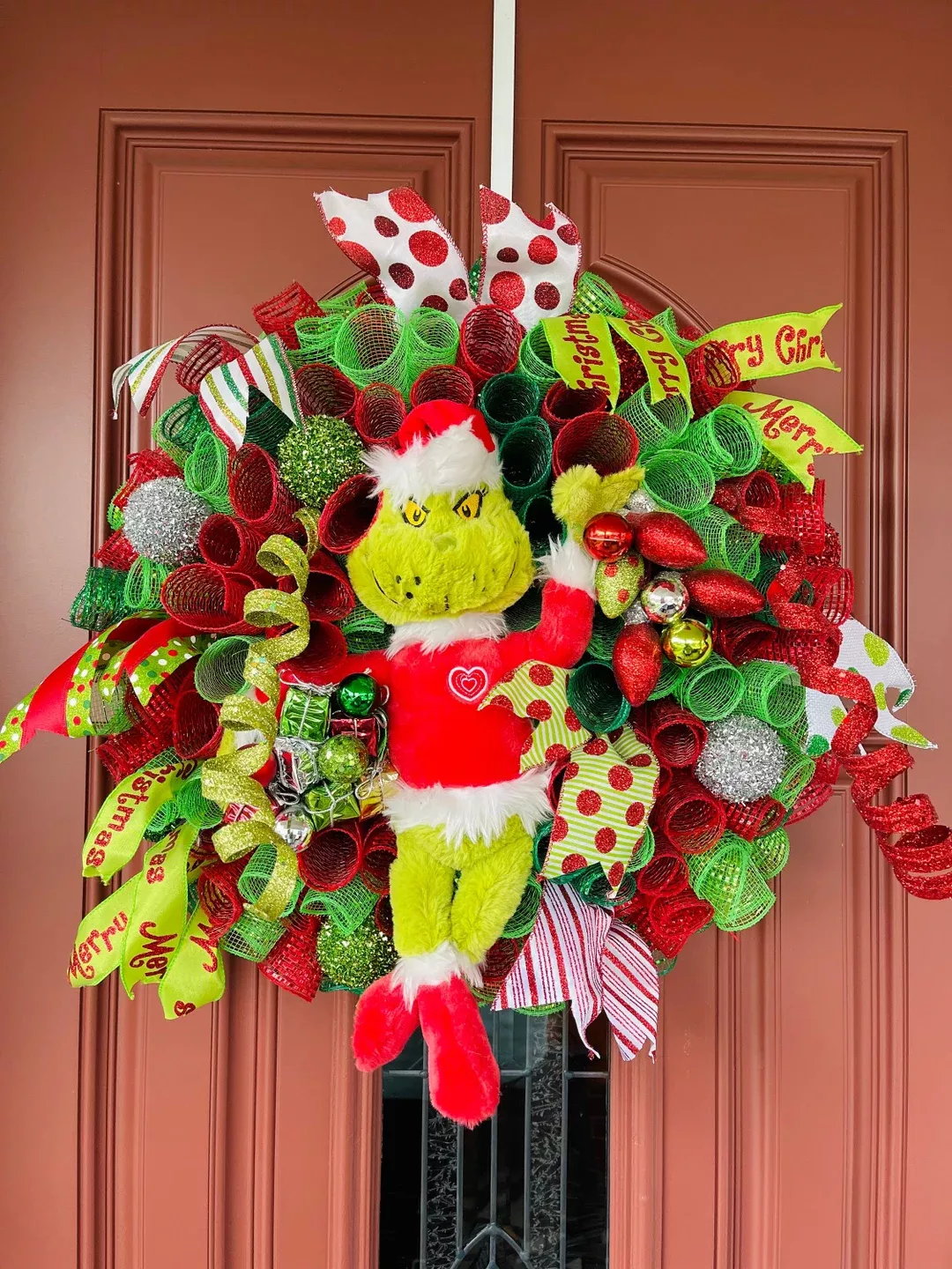 Christmas Wreath, Wagon Wheel Wreath, Pinecone Red Berries