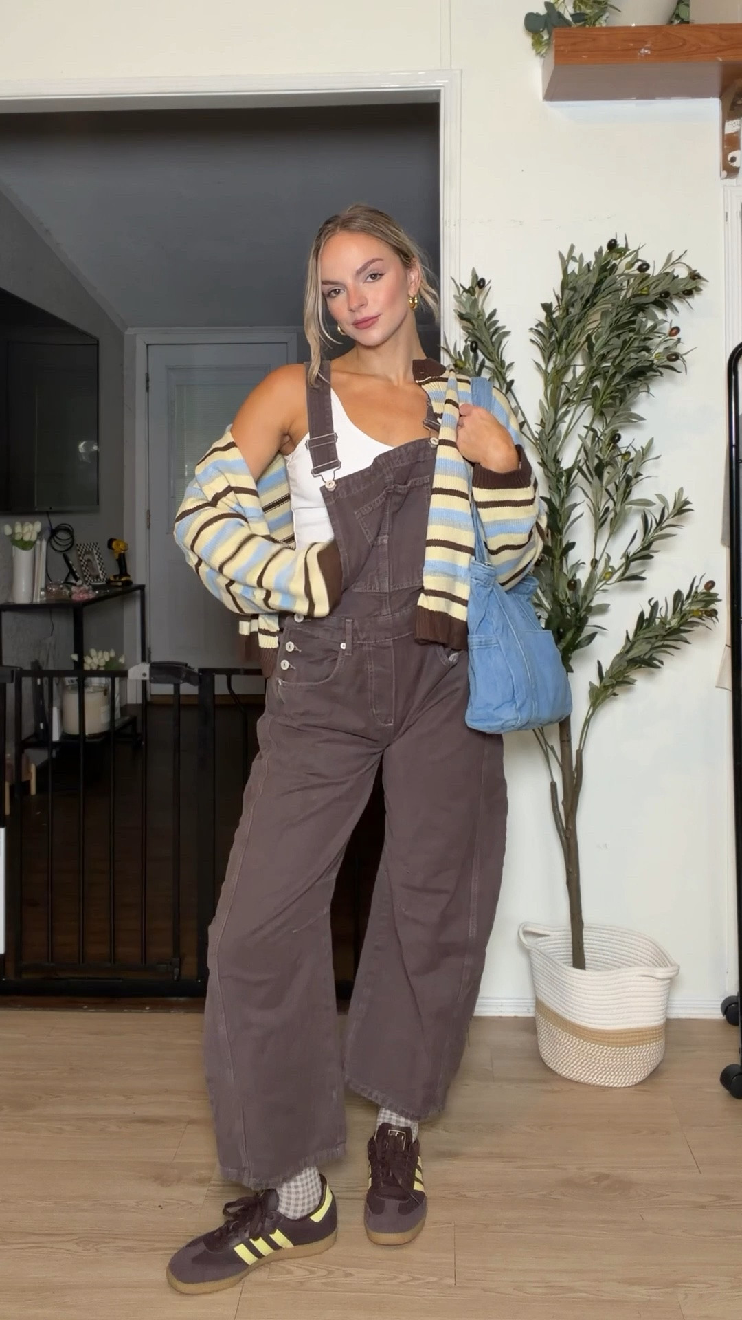 Fall outfits women fall transition outfit inspo early fall fashion cardigan overalls outfit it girl style
Chic casual style cozy chic

#LTKgrwm #LTKootd #LTKSeasonal