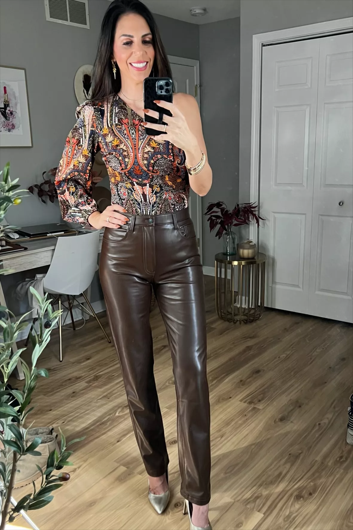 Women's Curve Love Vegan Leather 90s Straight Pant