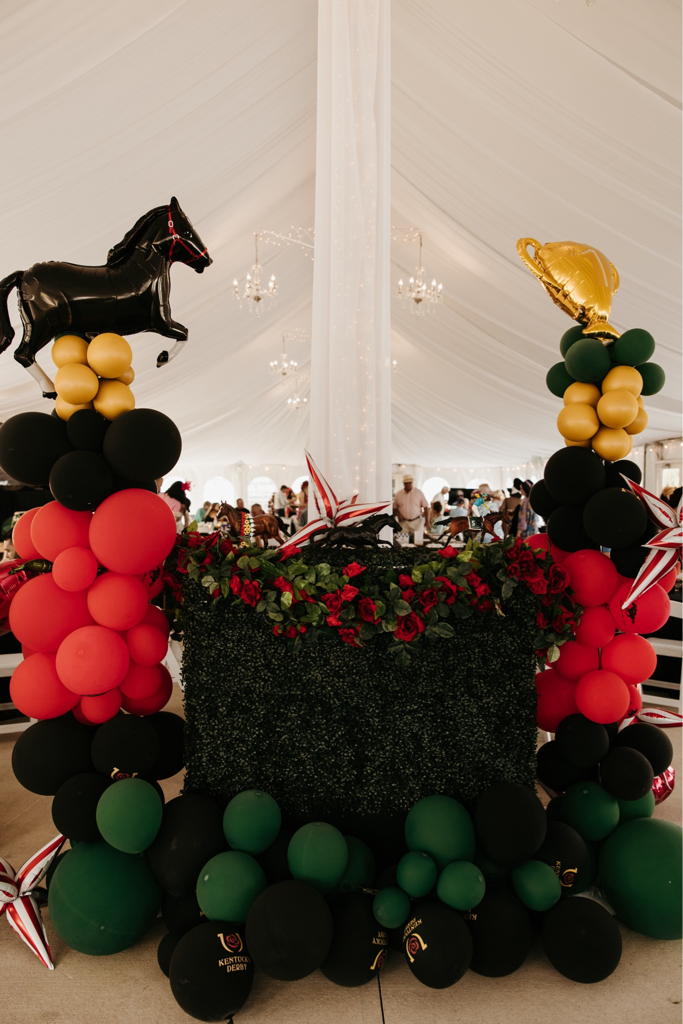 Kentucky Derby Party balloon decor 🏇

#LTKParties #LTKWedding #LTKFindsUnder100