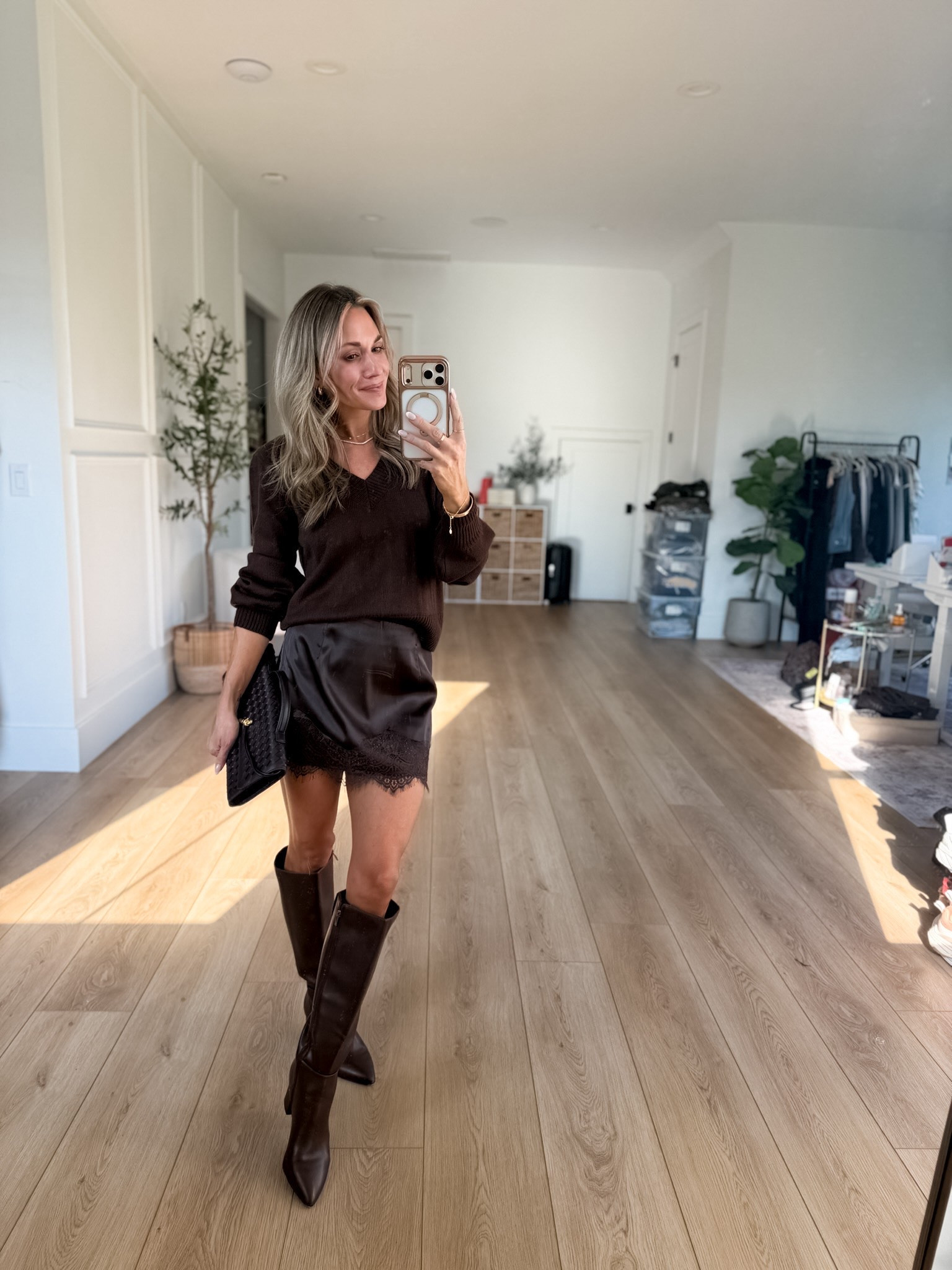 Give me a lace skort + a chunky sweater any day of the week! Love this look for fall 🤎🤌