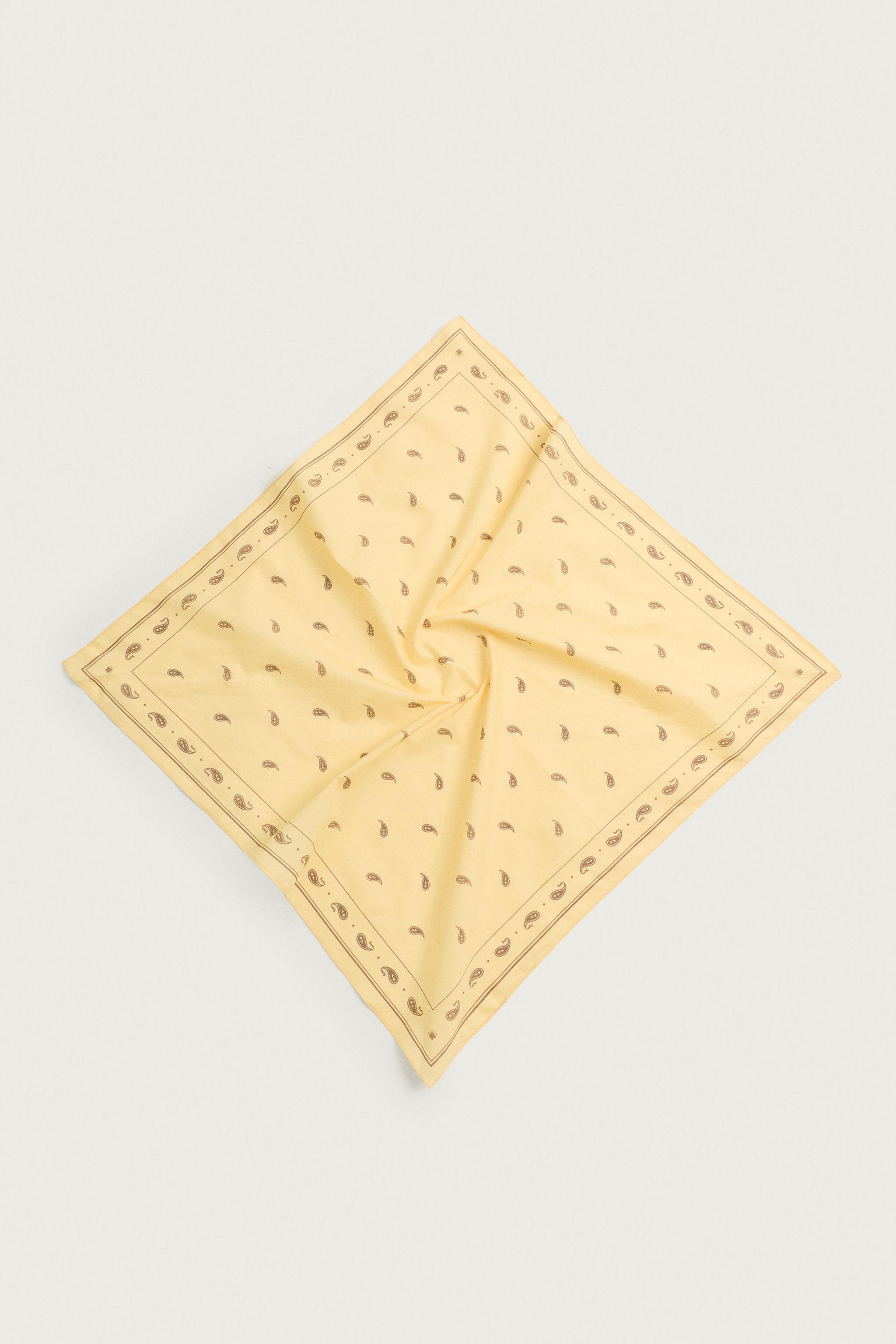Bandana made of cotton fabric.DIMENSIONS: 23.6 x 23.6 inches (60 x 60 cm) | Zara US