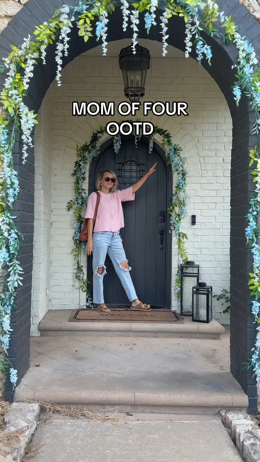 Mama for outfit of the day. I love this little short sleeve cardigan top – it is perfect for a fall transition outfit.