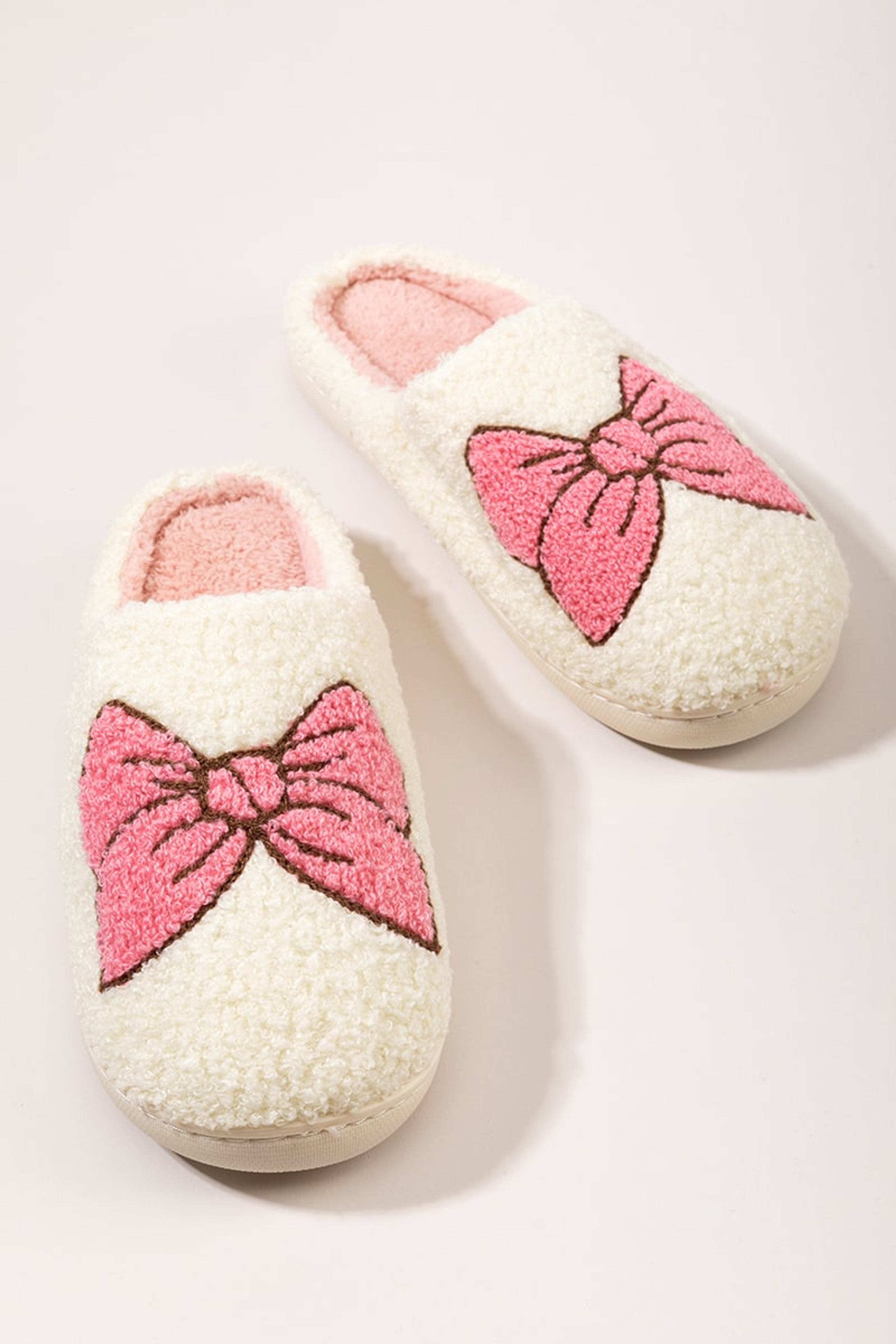 Stella Bow Graphic Fuzzy Slipper | Francesca's