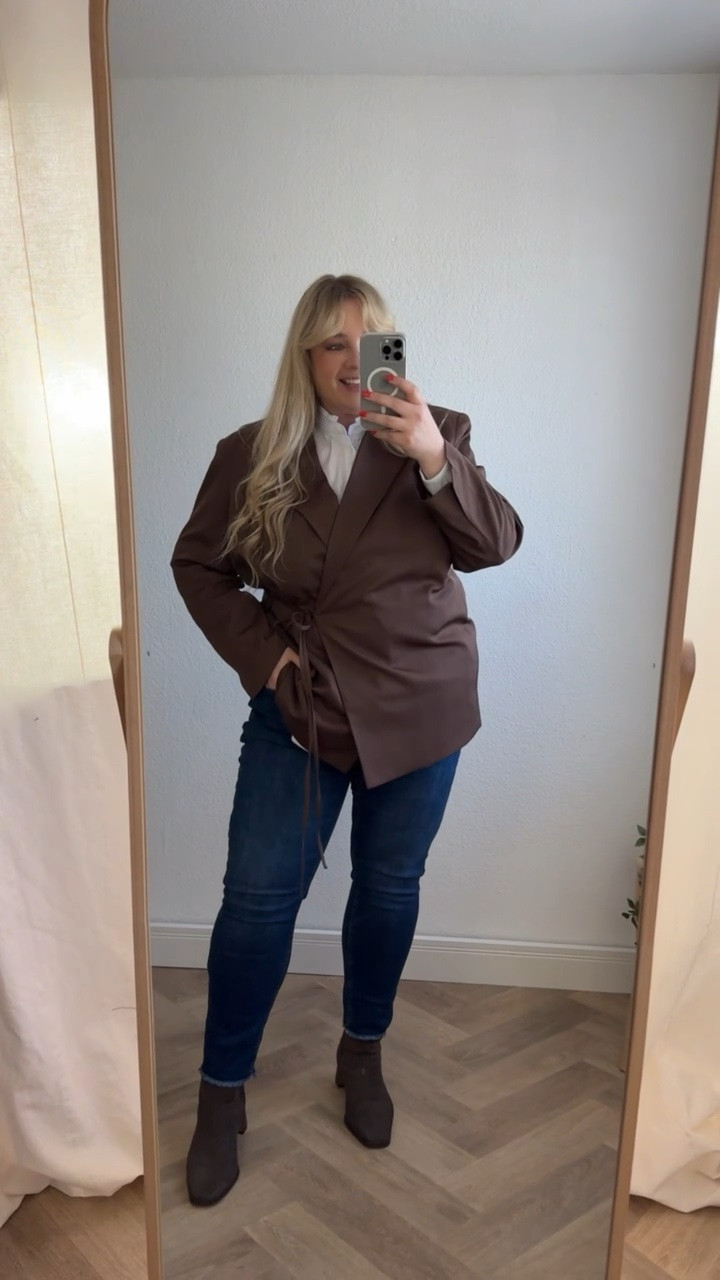 Outfit of the day 🤎

#denim #jeans #plussizefashion #plussize #curvy

#LTKdeutschland #LTKplussize #LTKjeans