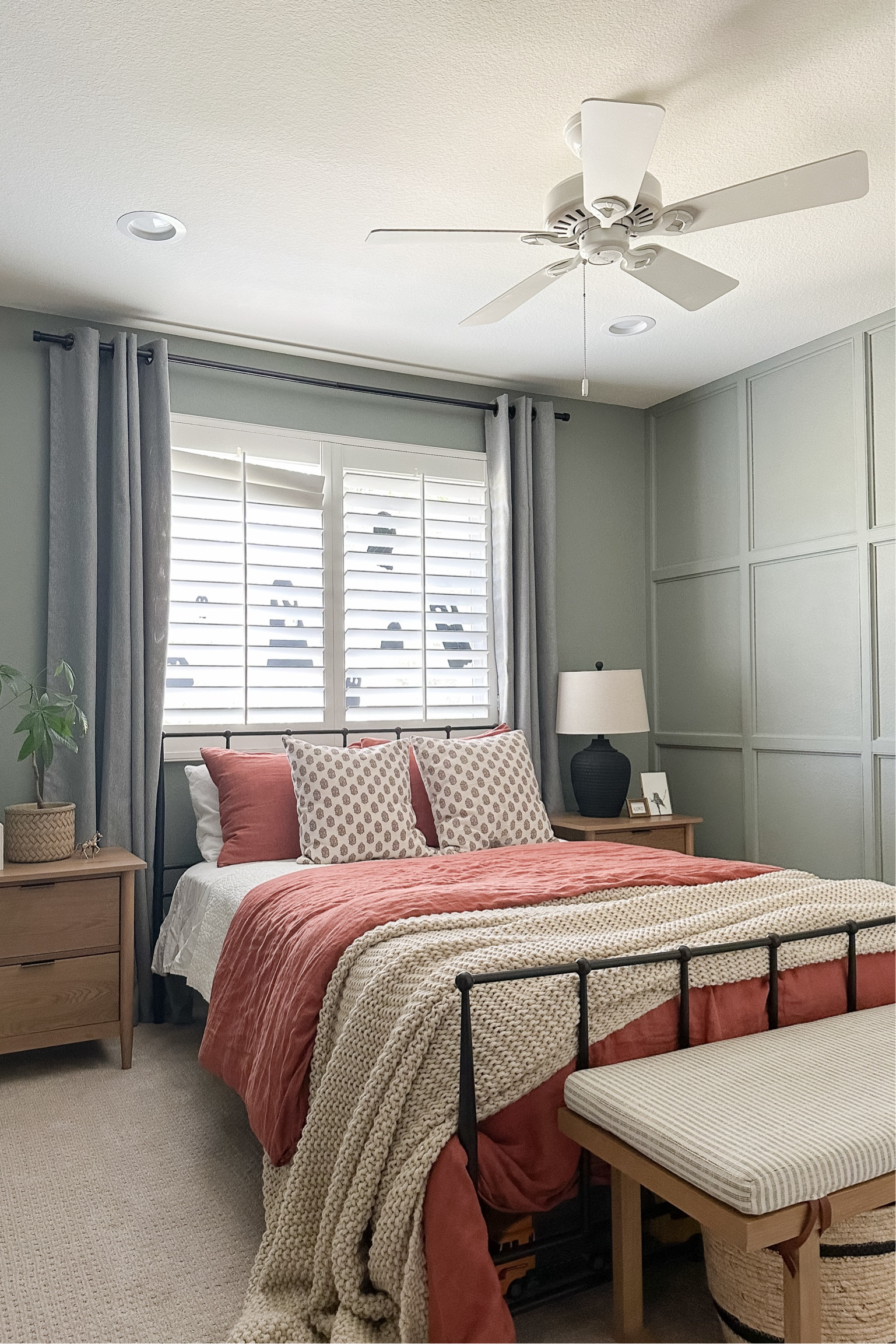 Bedroom furniture

Modern two drawer light wood
Nightstand. Black metal bed. Cushioned bench.

#LTKHome