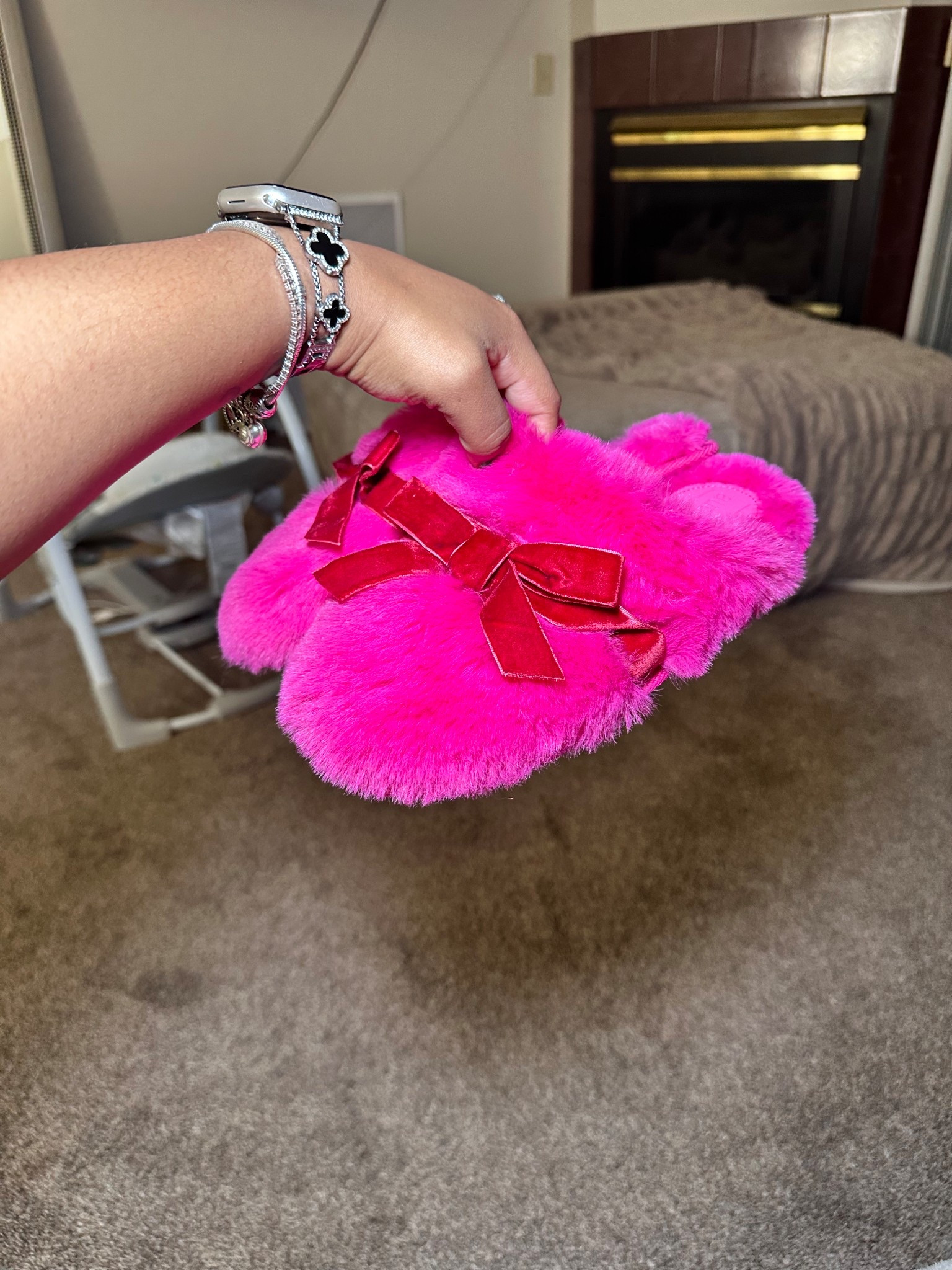 How cute are these house slippers 😍🎯

#LTKFindsUnder50 #LTKSaleAlert #LTKHoliday