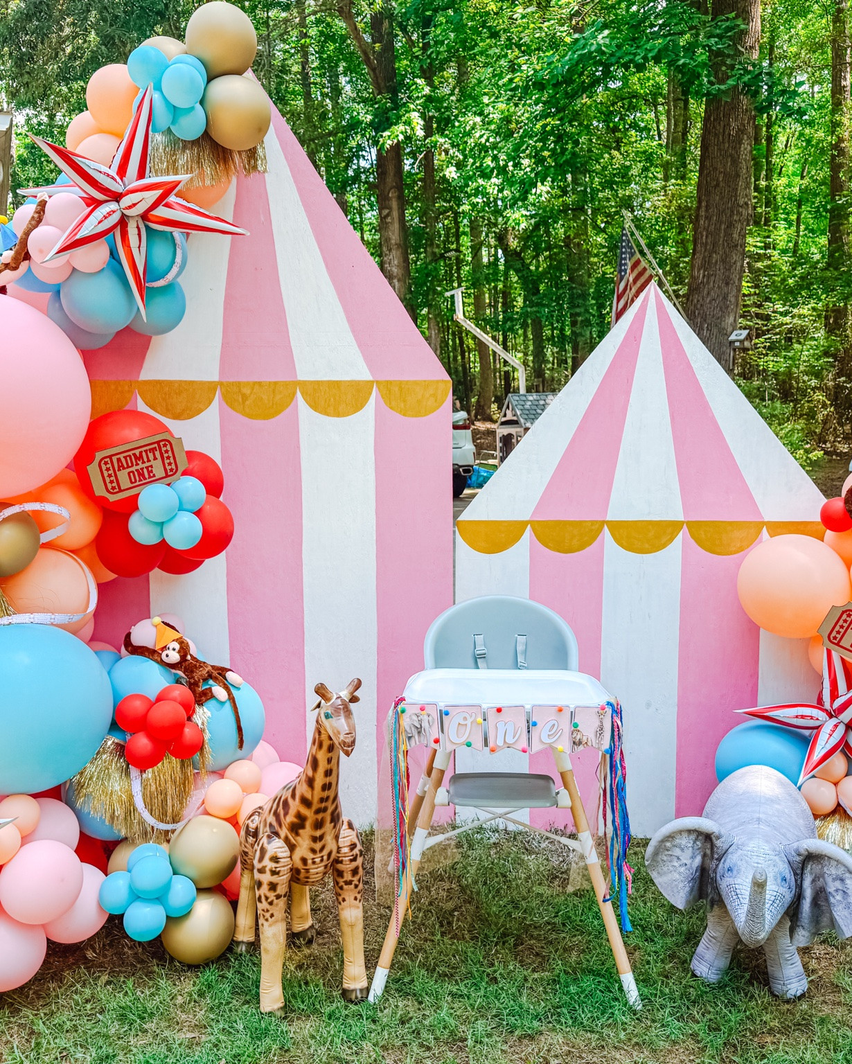 Circus party decorations 🎪‼️

#LTKBaby #LTKmomlife #LTKKids