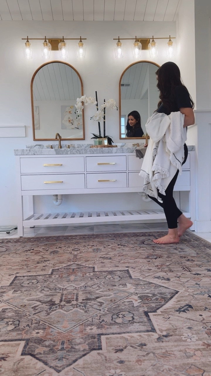 Transitional bathroomm