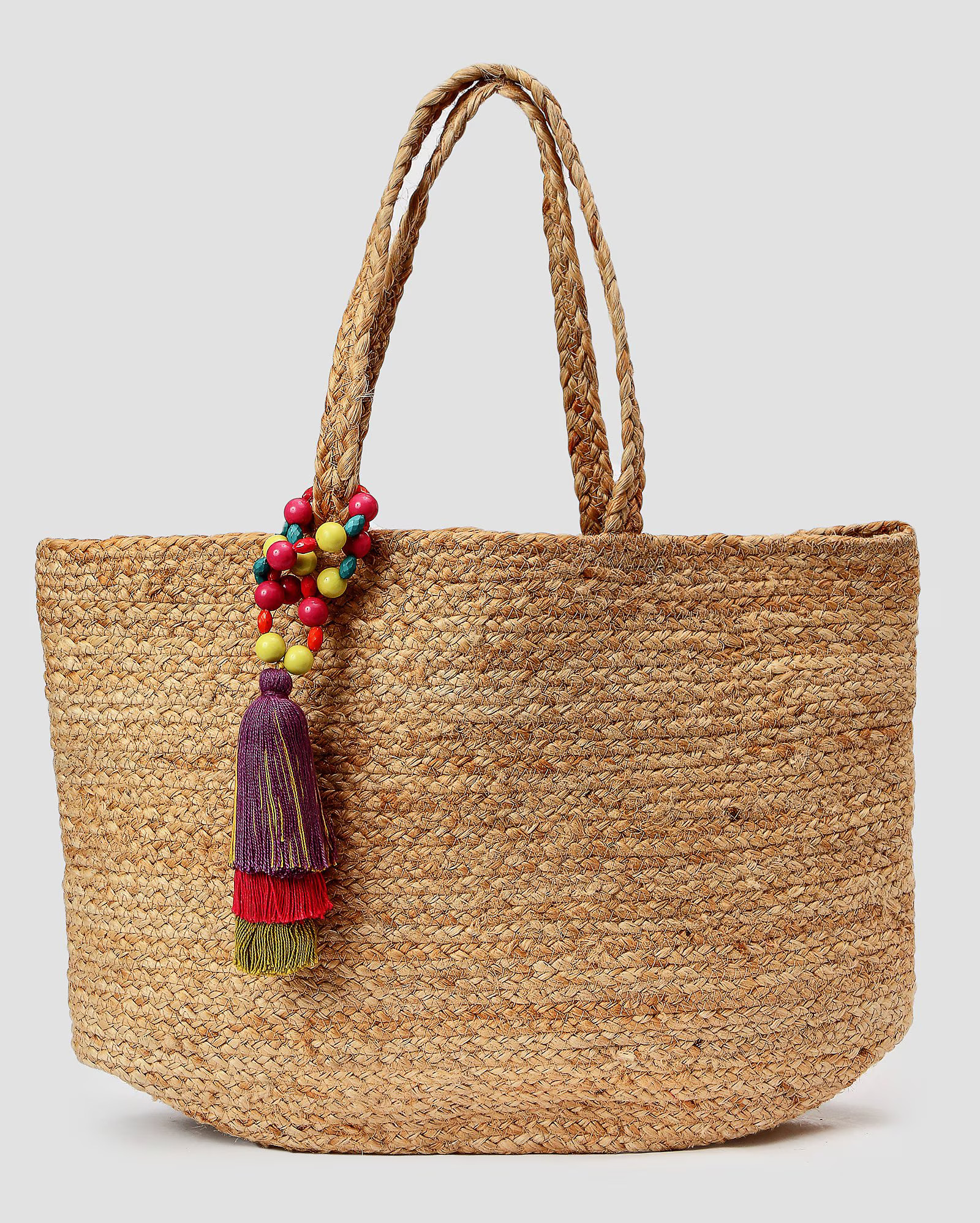 Bolsa de praia tote com pingente bege | Accessori by Riachuelo | Riachuelo (BR)