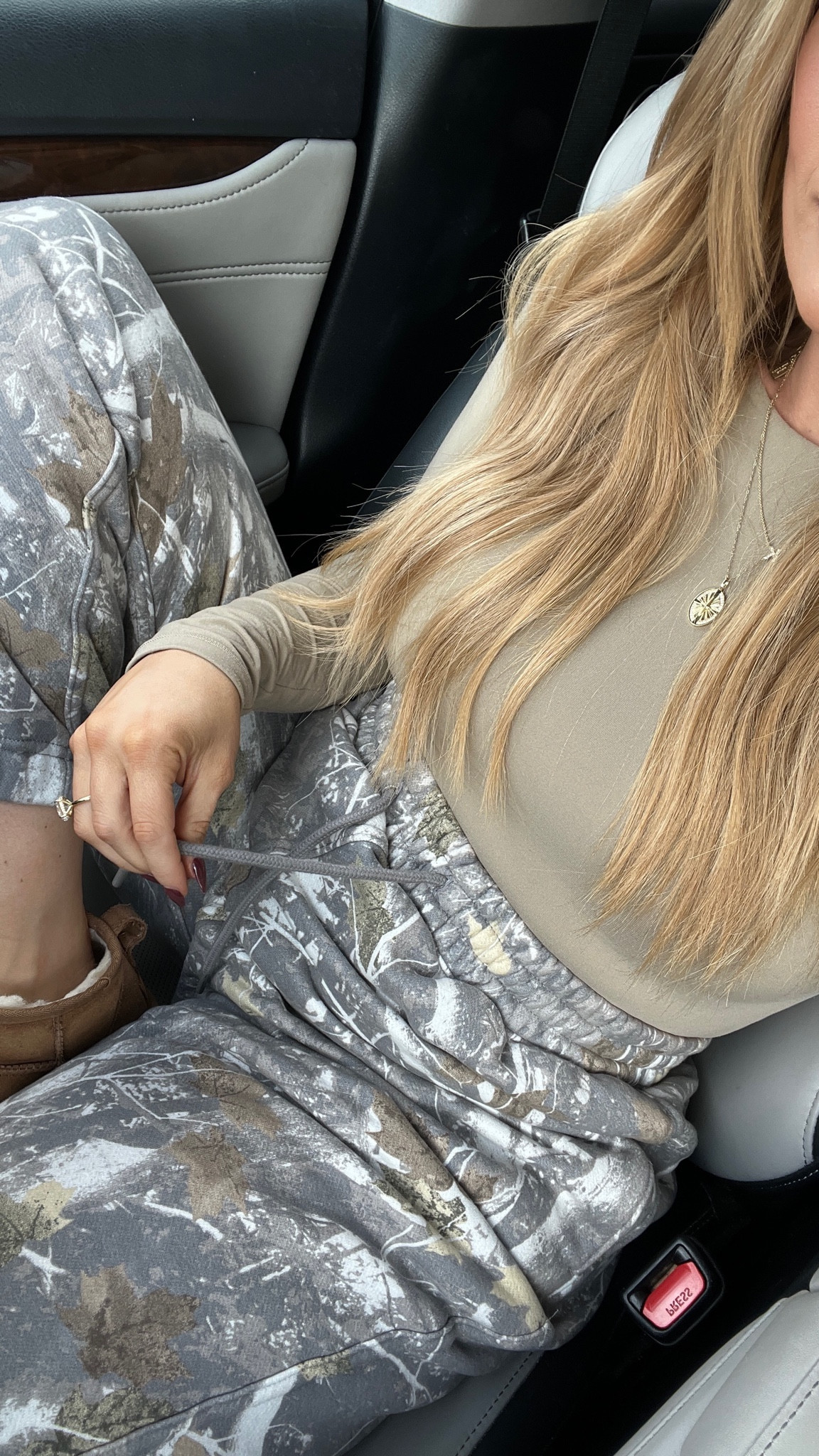 Viral Abercrombie camouflage sweatpants outfit! So comfy. Wearing size Medium in the pants and small in the skims inspired bodysuit 