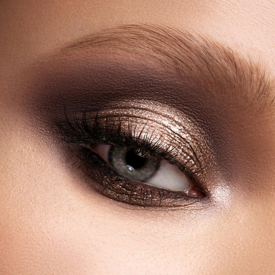 If you keep reaching for the same few shades across different palettes, this pulls everything into one place.

Great for everyday routines, travel, or anyone who wants a reliable set of neutrals without overthinking combinations.

Having a full range from light to deep makes it easier to build a complete eye look step by step. It’s a straightforward option that simplifies your routine.

#LTKbeauty #makeuproutine #HerAvenueFinds #HerAvenueRecommends #everydaymakeup #easyglam #beautyessentials #makeupsimplified #neutraltones #dailybeauty #ultafinds #routineupgrade 

 