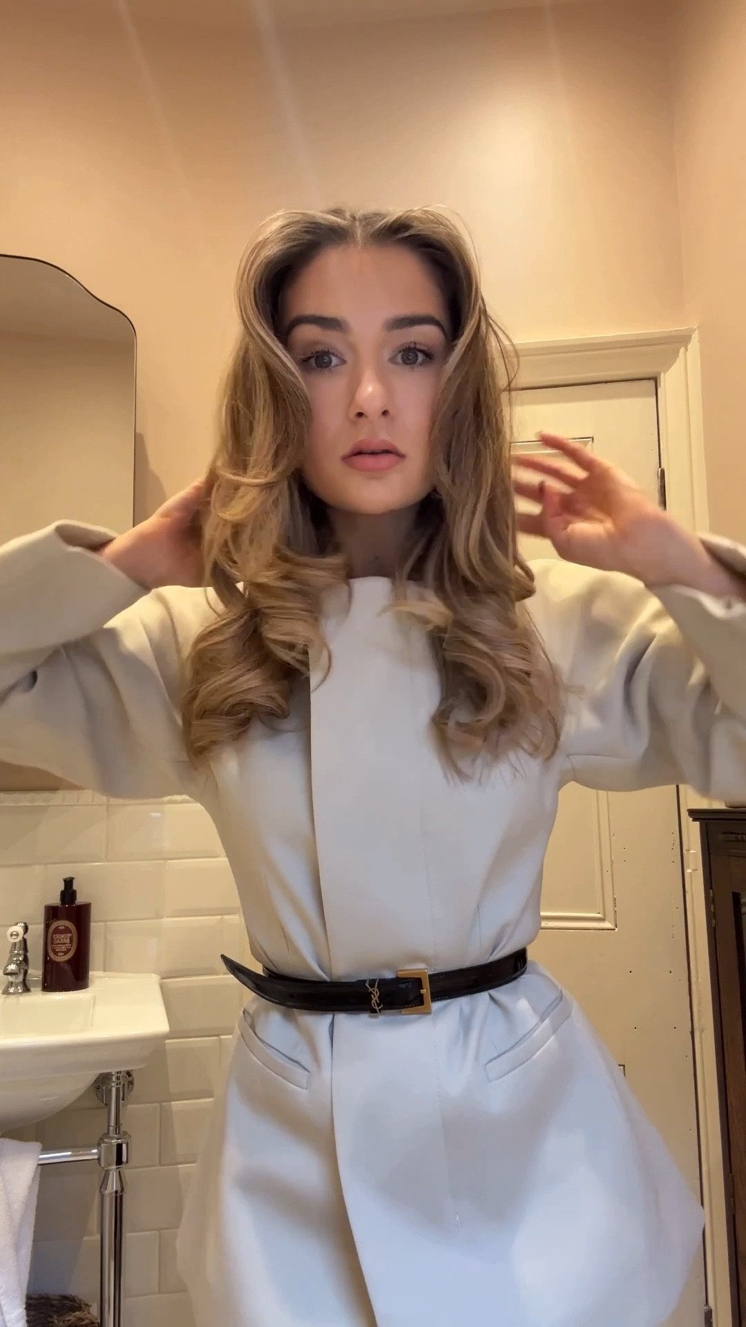 Arket blazer size 34, me&em trousers size UK4 🖤