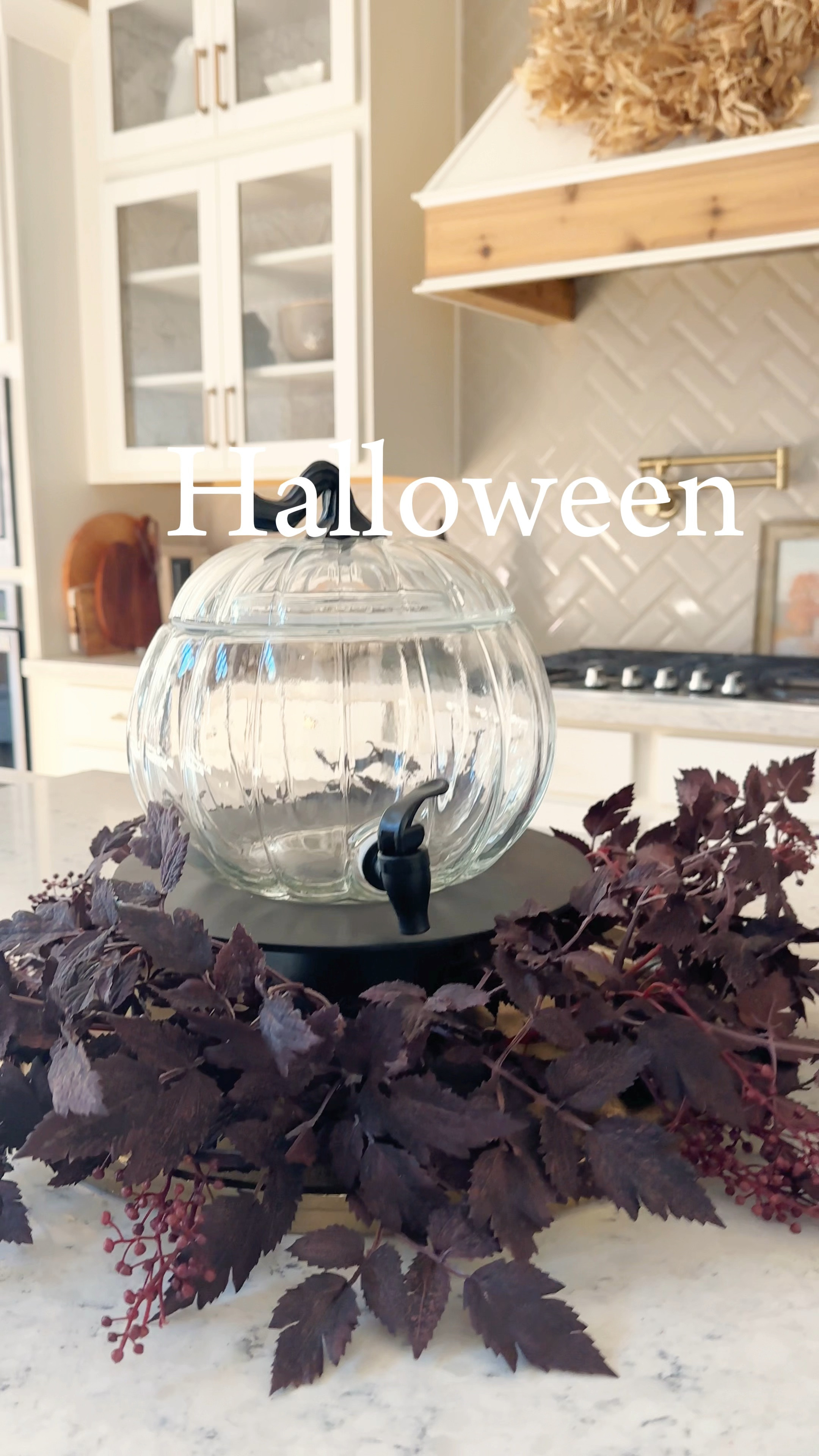 Halloween centerpiece! #halloween#centerpiece #decor #trays #neutral #kitchens 

#LTKFallSale #LTKSeasonal #LTKVideo