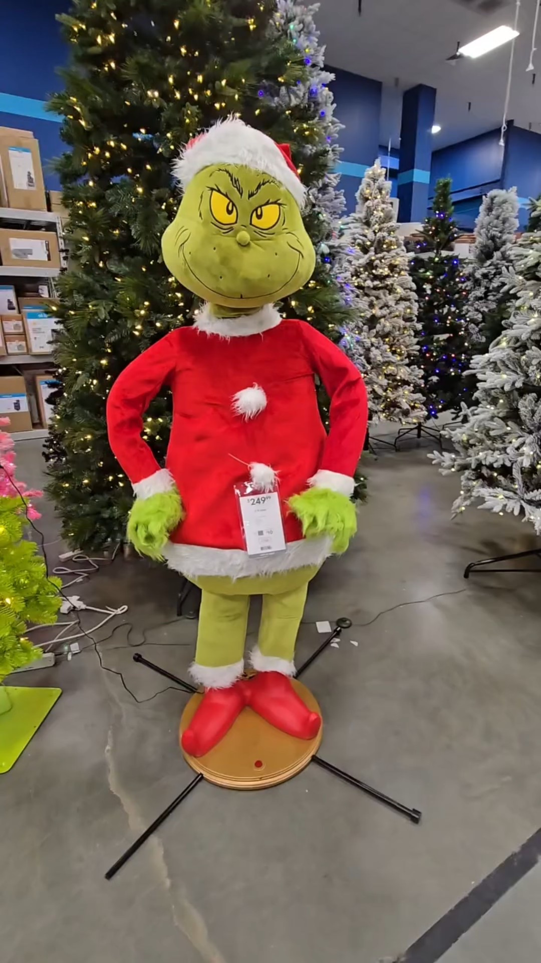 So sad I can't tag @athomestores on @ltk.shopaholic anymore. Hands down still the best Christmas decor.