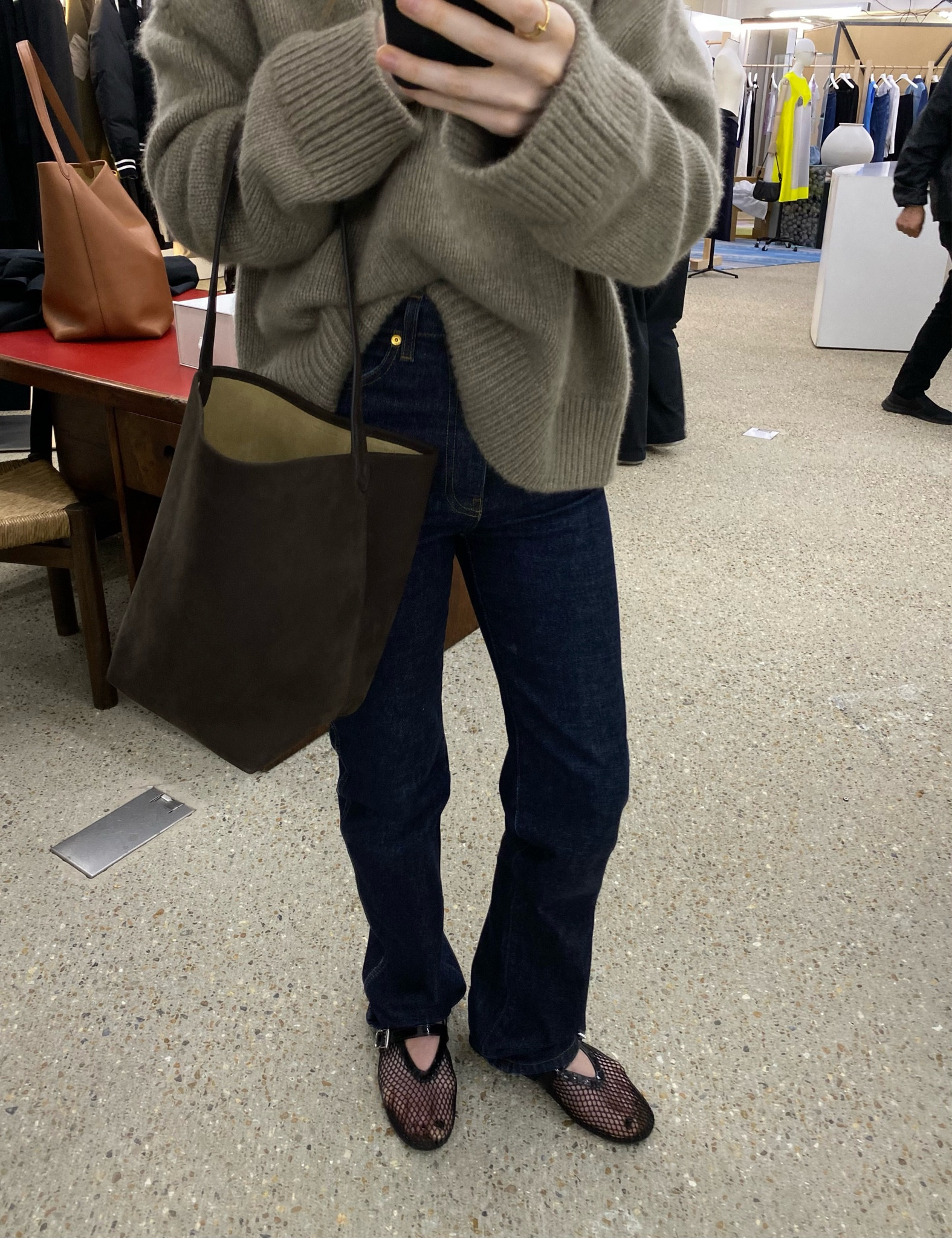 Gorgeous brown tote bag for fall 

#therow #fallwintercollection #parktote



#LTKstyletip #LTKitbag #LTKsalealert