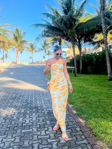 Vacation dress💛 wearing size 4!


Wedding guest, vacation dresses, vacation style, beach style, beach looks 

#LTKFindsUnder100 #LTKStyleTip #LTKTravel