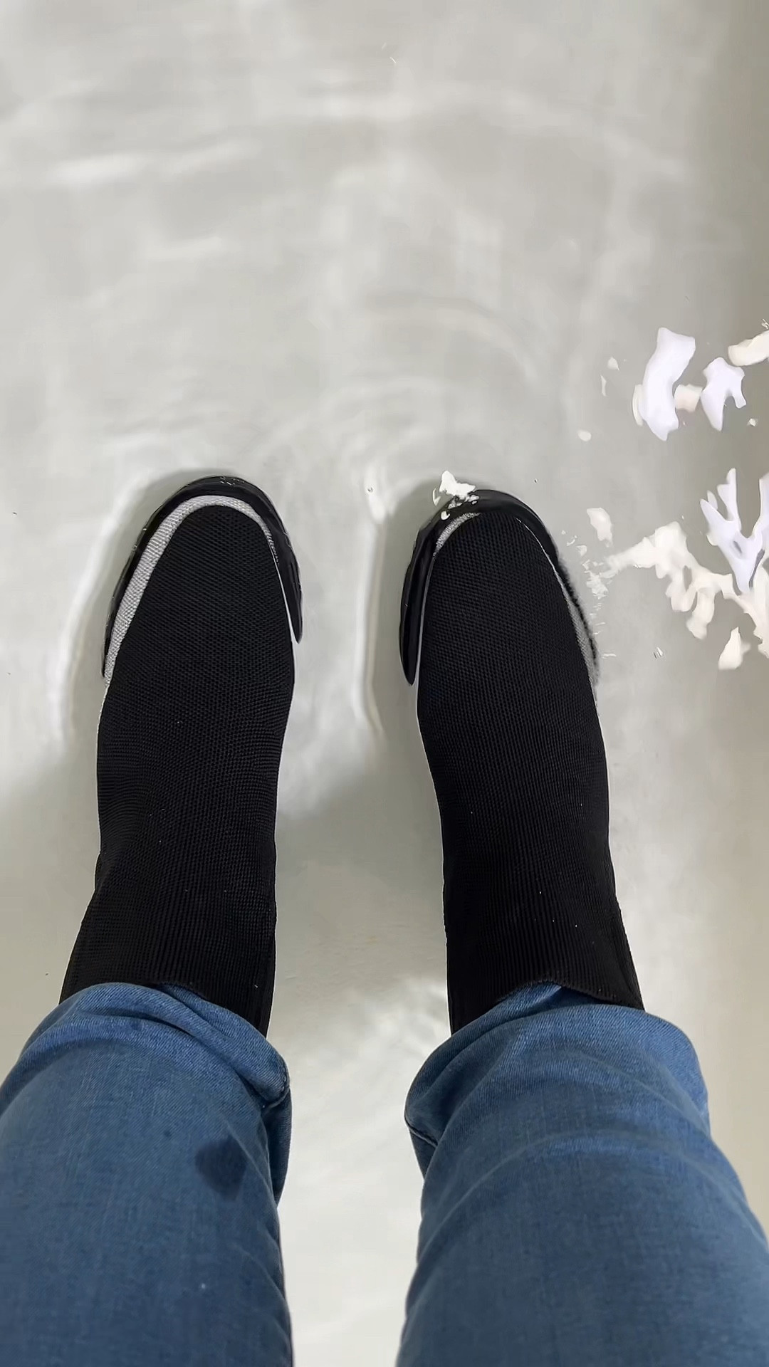 These Vivaia Everly boots are lightweight and water repellent! Even in stepping in a bathtub full of water, my socks are still dry. They’re the perfect boot for Pacific Northwest weather. Item gifted for review #fallfashion #fashion #boots #waterrepellent