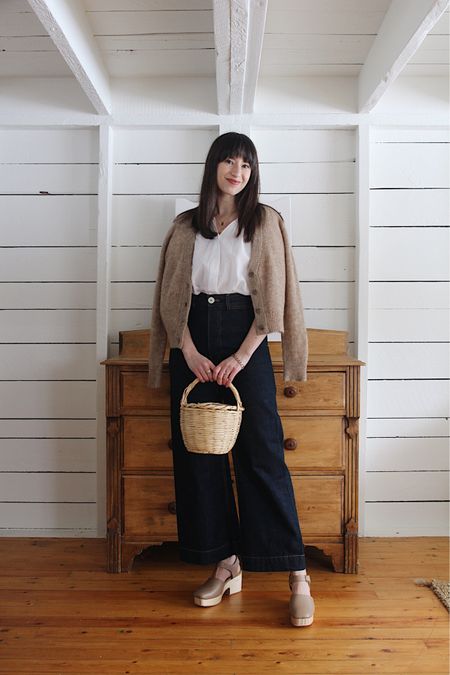 Styling the East Coast Clog - Look 2

East Coast Clog tts (of between go down) - mid width 
Boyfriend Cardigan tts - lee15 for 15% off - wearing S
Willow Blouse tts for loose fit - lee15 for 15% off - wearing S 
American Denim Sailor Pant tts 