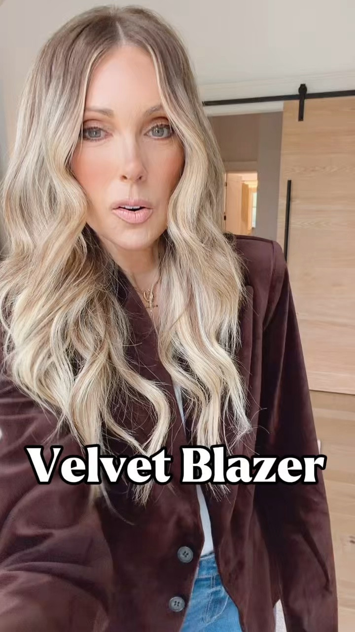 The blazer that makes the whole outfit. The PAIGE Chelsee Blazer has that perfectly tailored, slightly oversized fit that makes even jeans and a basic tee look expensive. A forever closet piece you’ll wear on repeat. Extra 25% off!

#LTKOver40 #LTKootd #LTKSaleAlert