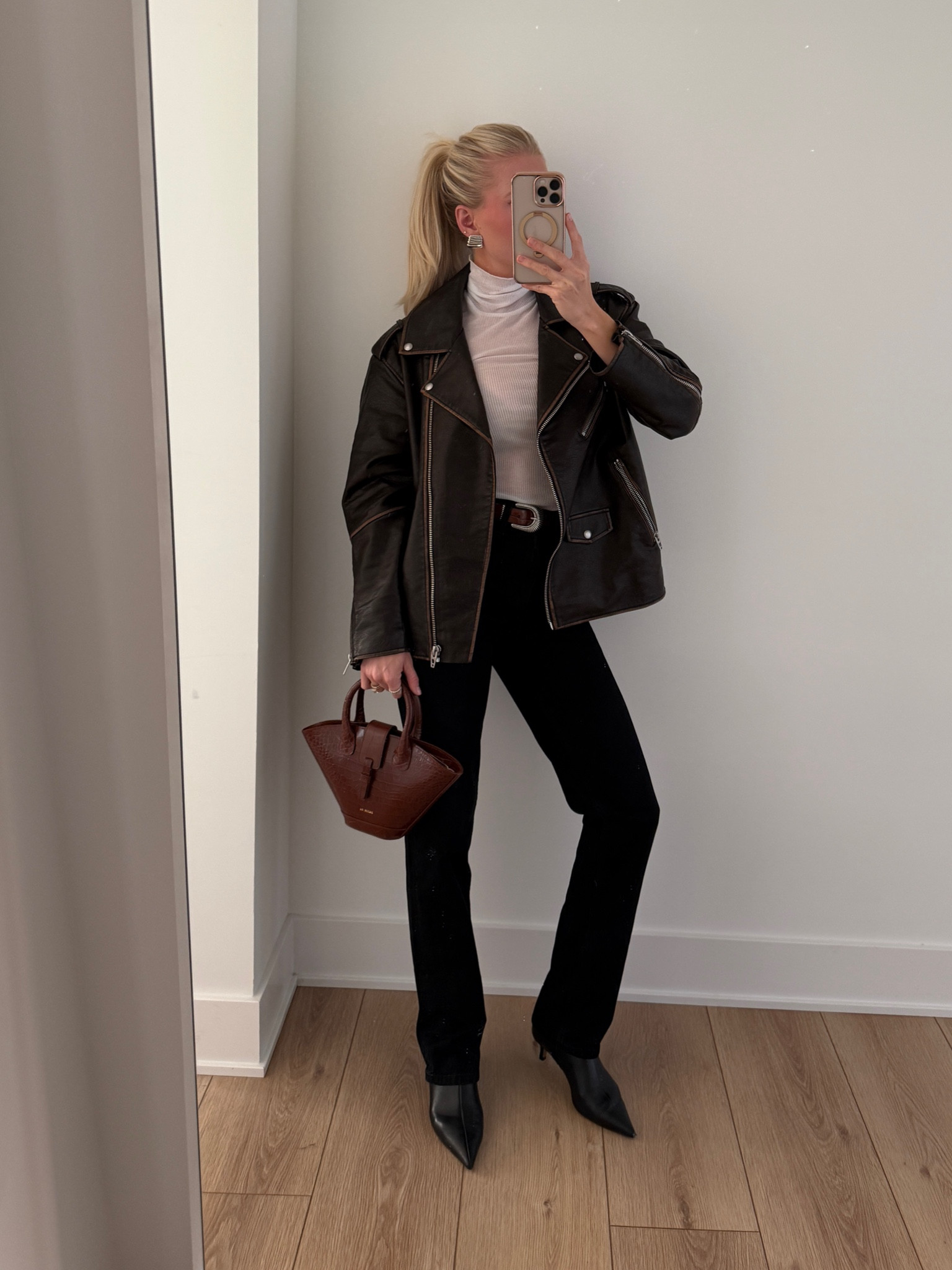 Size 26 long in jeans, size small in top, medium in jacket, true size in shoes. #kathleenpost #datenightoutfit #falloutfit

#LTKSeasonal #LTKStyleTip