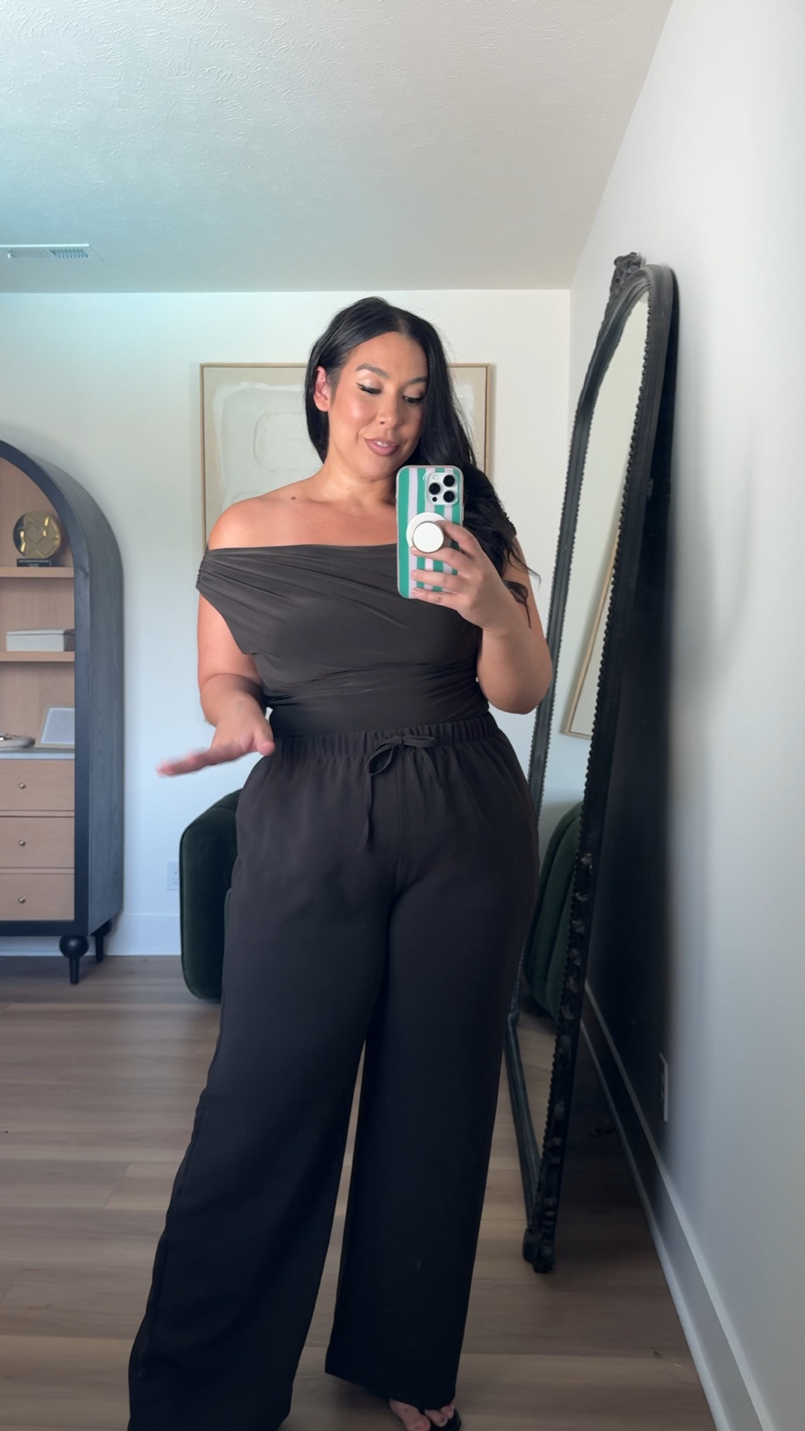 Love an off the shoulder moment, the stretch is so good! Tops: XL & 14 Bottoms: XL

aritzia, aritzia lodge pants, aritzia workwear, aritzia favorites, artizia off the shoulder top

#LTKMidsize #LTKWorkwear #LTKSeasonal