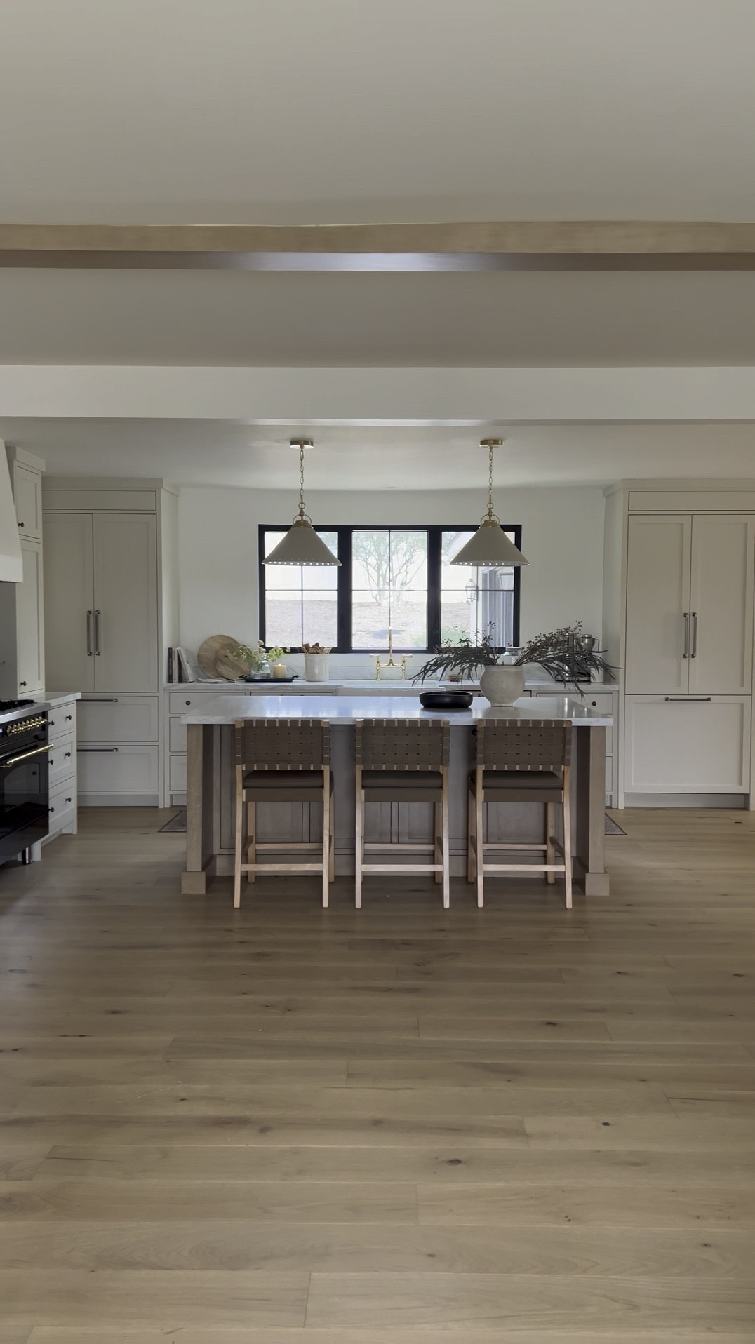 Shop our kitchen!
Walls: BM SWISS COFFEE
CABINETS: BM NATURAL CREAM 

#LTKHome