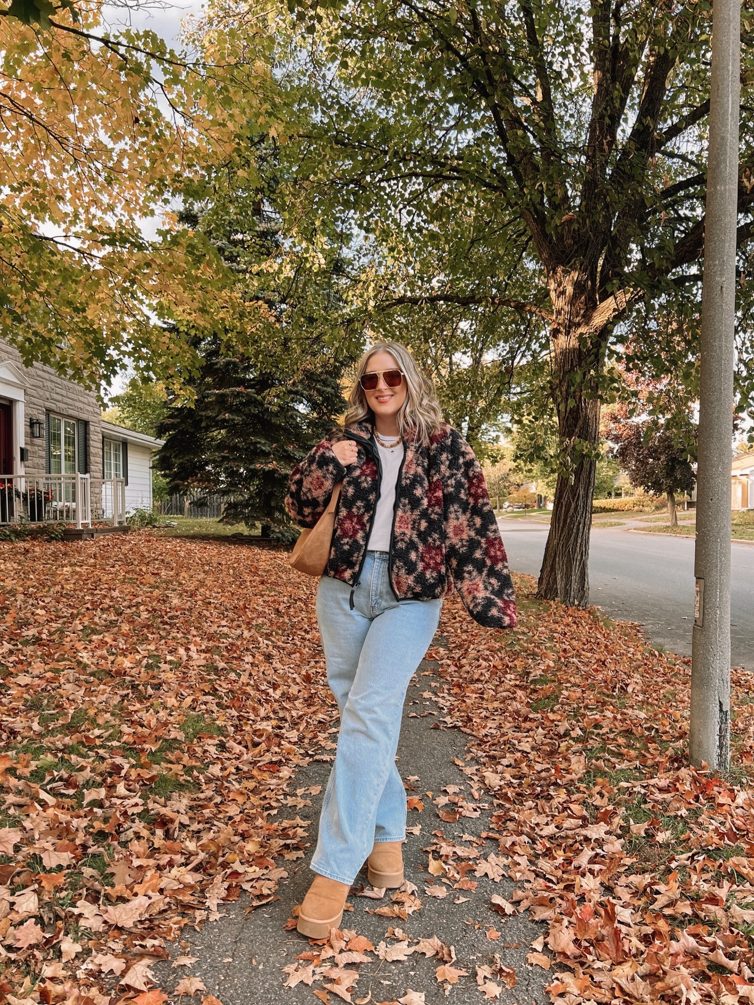 Cozy fall outfit! Wearing my usual size L in the sherpa jacket & white tee, and 32 in my all time fave Abercrombie jeans! Could have done a 31, but I prefer a looser fit for comfort. My ugg look for less boots are holding up so well, I’m usually a 9.5-10 and wear a 10


#LTKmidsize #LTKfall #LTKjeans