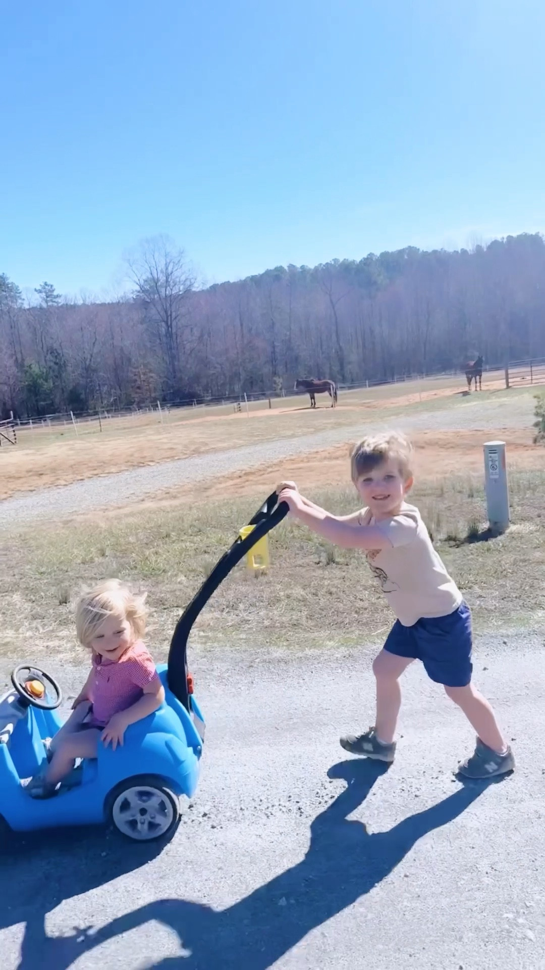 Our first sunny 😎 and 75 degree day ☀️ out on the farm 🚜🌾🤠 and we’ve been soaking it uppppp!!!! 🌞

#LTKdayinmylife #LTKKids #LTKmomlife