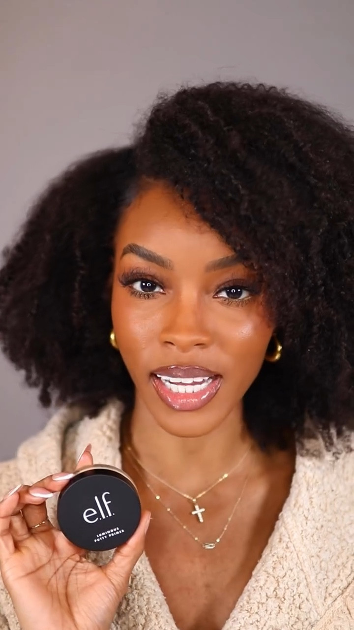 okayyyy soooo lets talk about it! yall love a drugstore alternative for high end makeup so i tired them both to see if they are actually similar. heres my thoughts 
 
@elfcosmetics luminous putty primer gives you a beautiful radiant glow, its a nice primer under your makeup and its $10. i recommend this specific one for dry skin because it is more moisturizing
 
@danessamyricksbeauty blurring balm powder is more blurring but still gives you that beautiful glow. i personally love this product and know that it layers well with any foundation and its $36. i recommend this for those who want to blur the skin and still achieve a glowy base
#drugstoremakeup #highendmakeup #blurringbalmpowder #danessamyricksbeauty #elfcosmetics #luminousputtyprimer