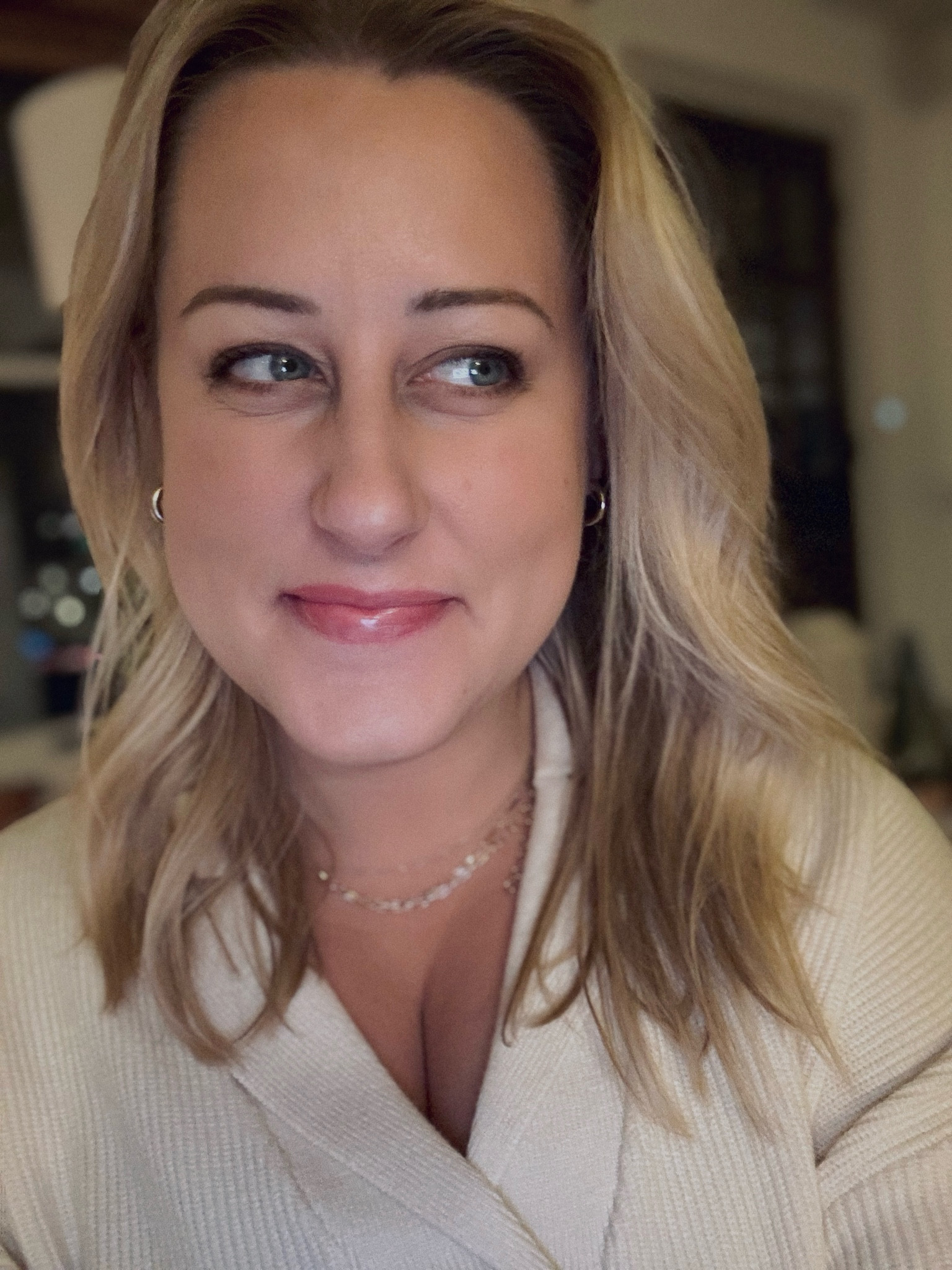 The perfect lip combo...looks polished, but fancy...nude with a dash of mauve💋